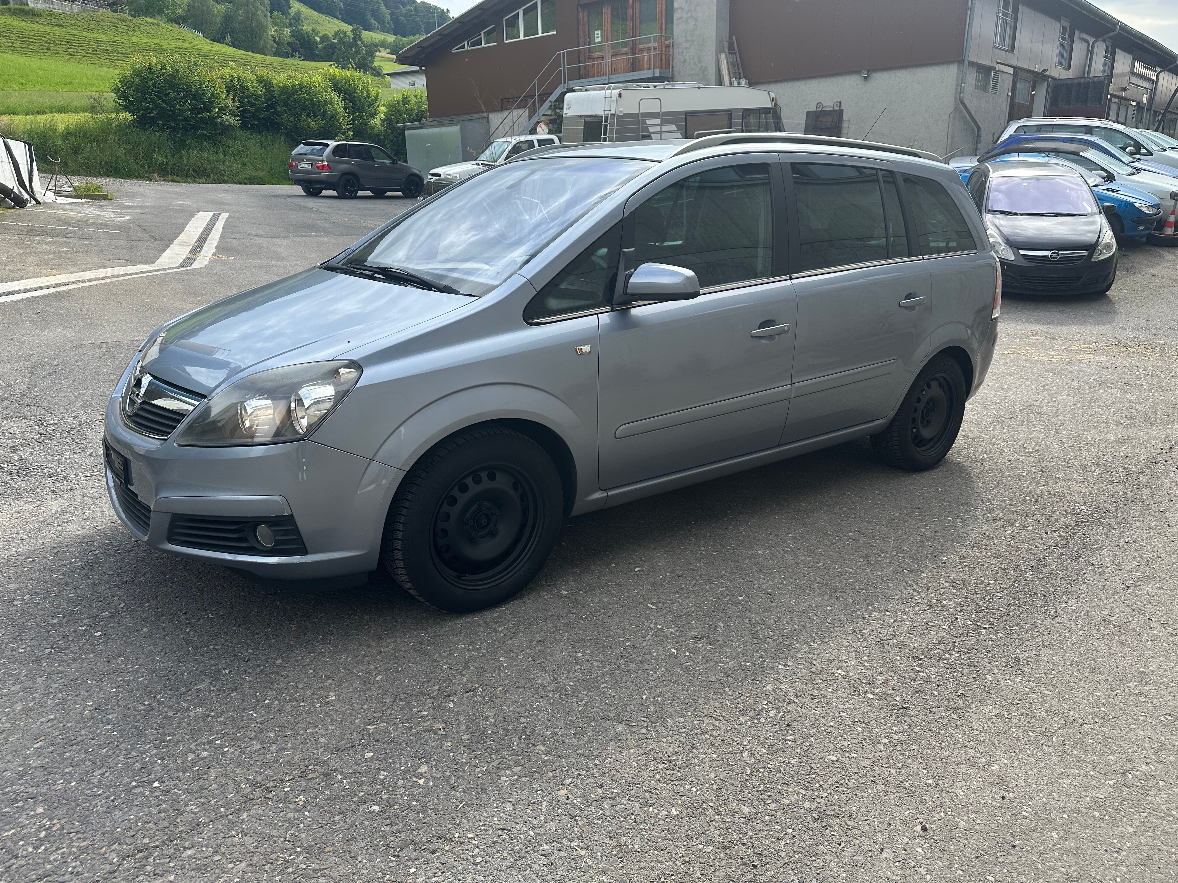 OPEL Zafira 2.2i 16V Enjoy