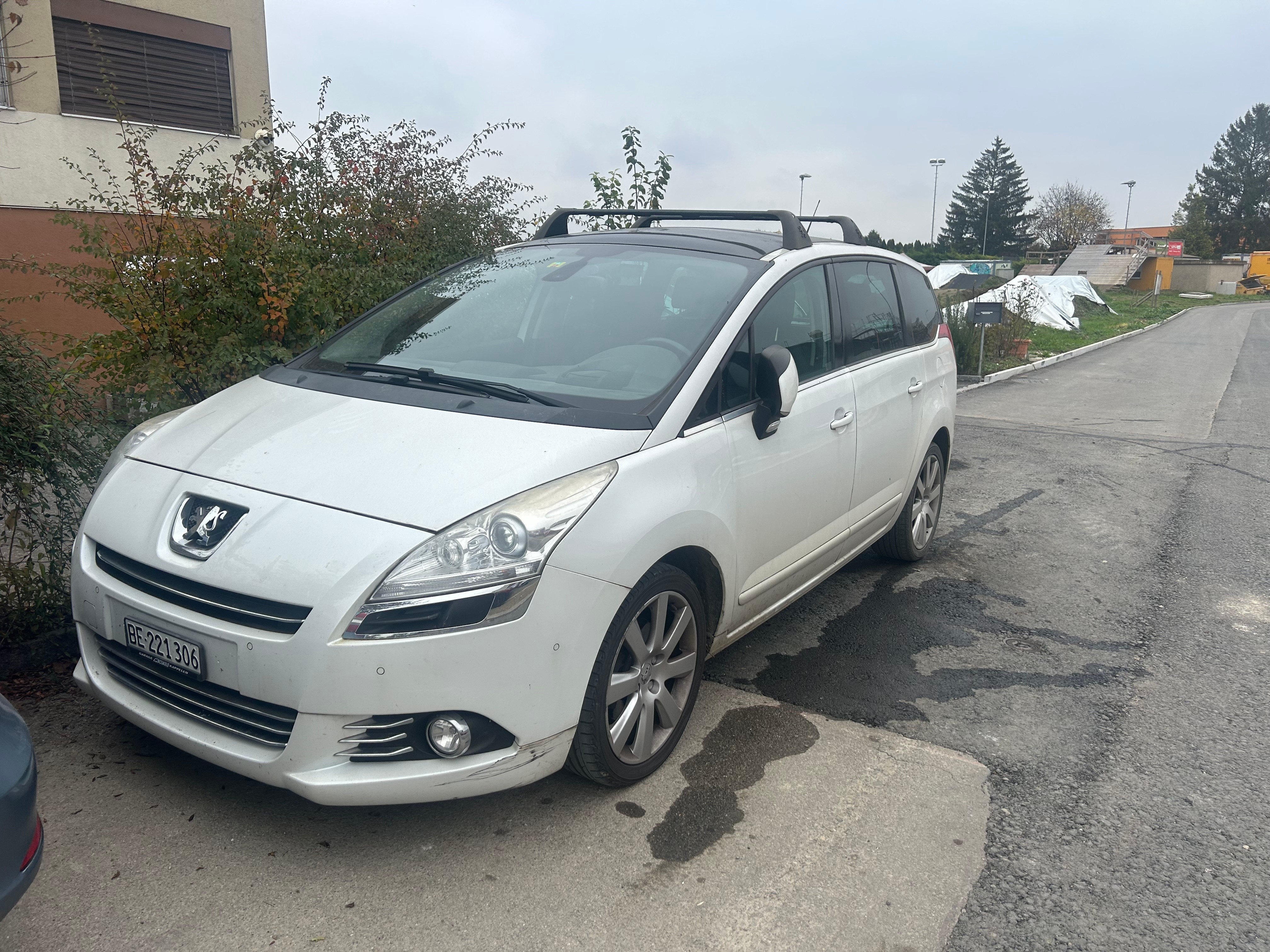 PEUGEOT 5008 1.6 16V T Sport