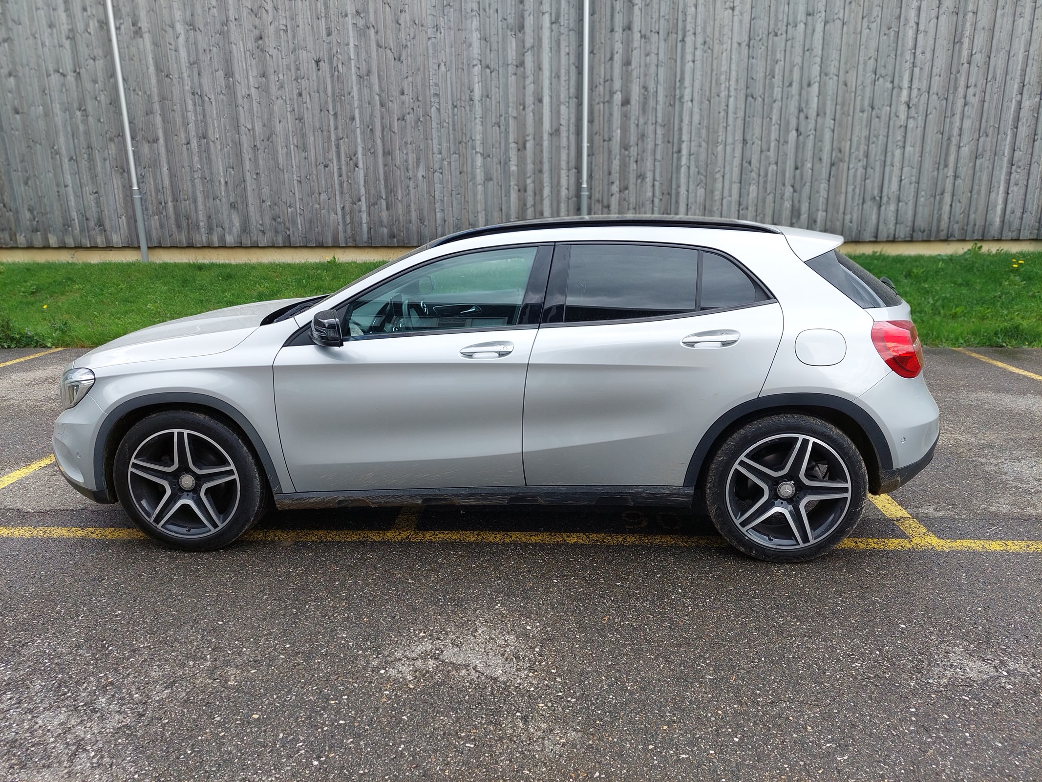 MERCEDES-BENZ GLA 220 d 4Matic 7G-DCT