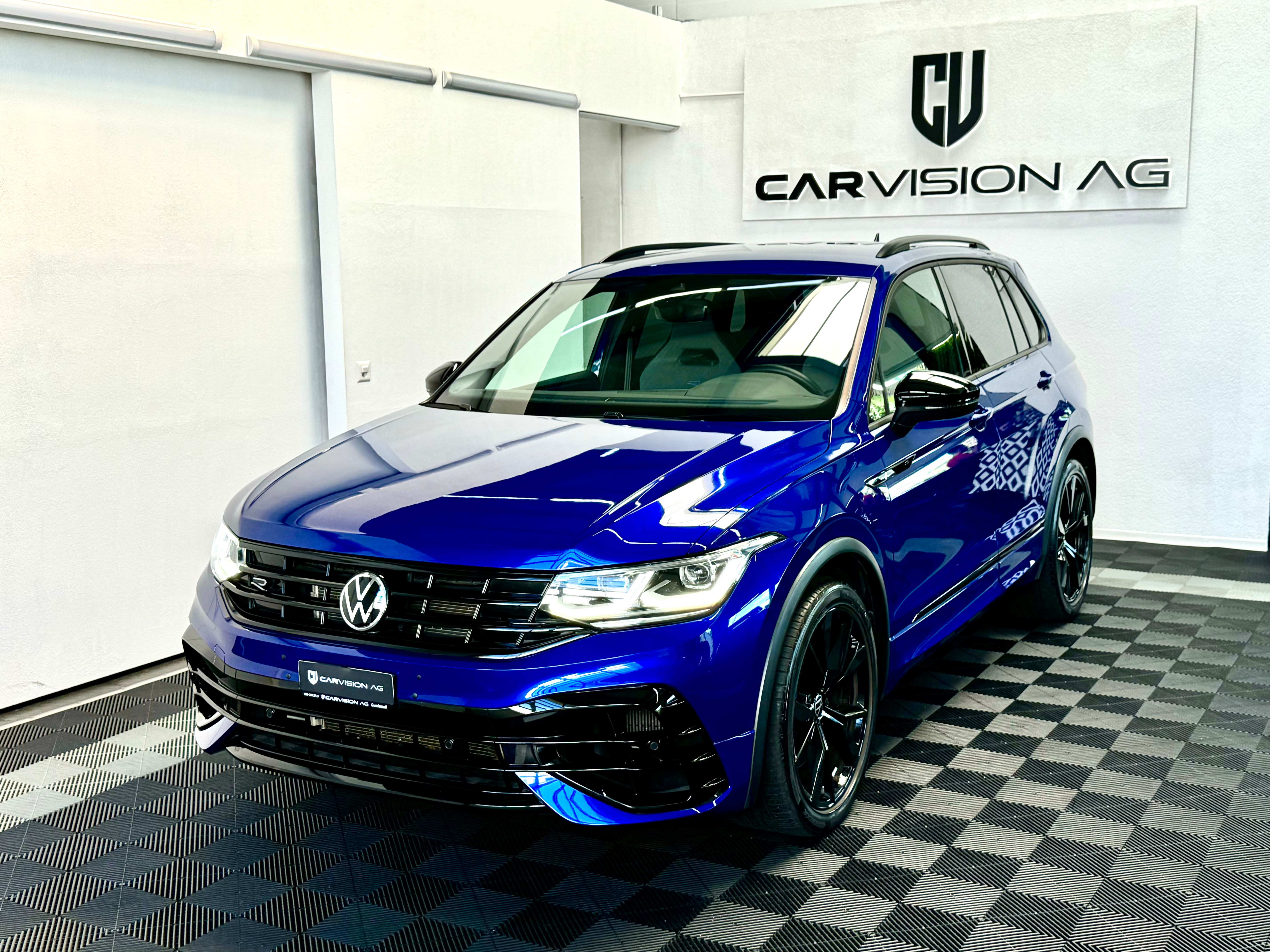 VW Tiguan 2.0TSI R 4Motion DSG * AKRAPOVIC * Anhängerkupplung *