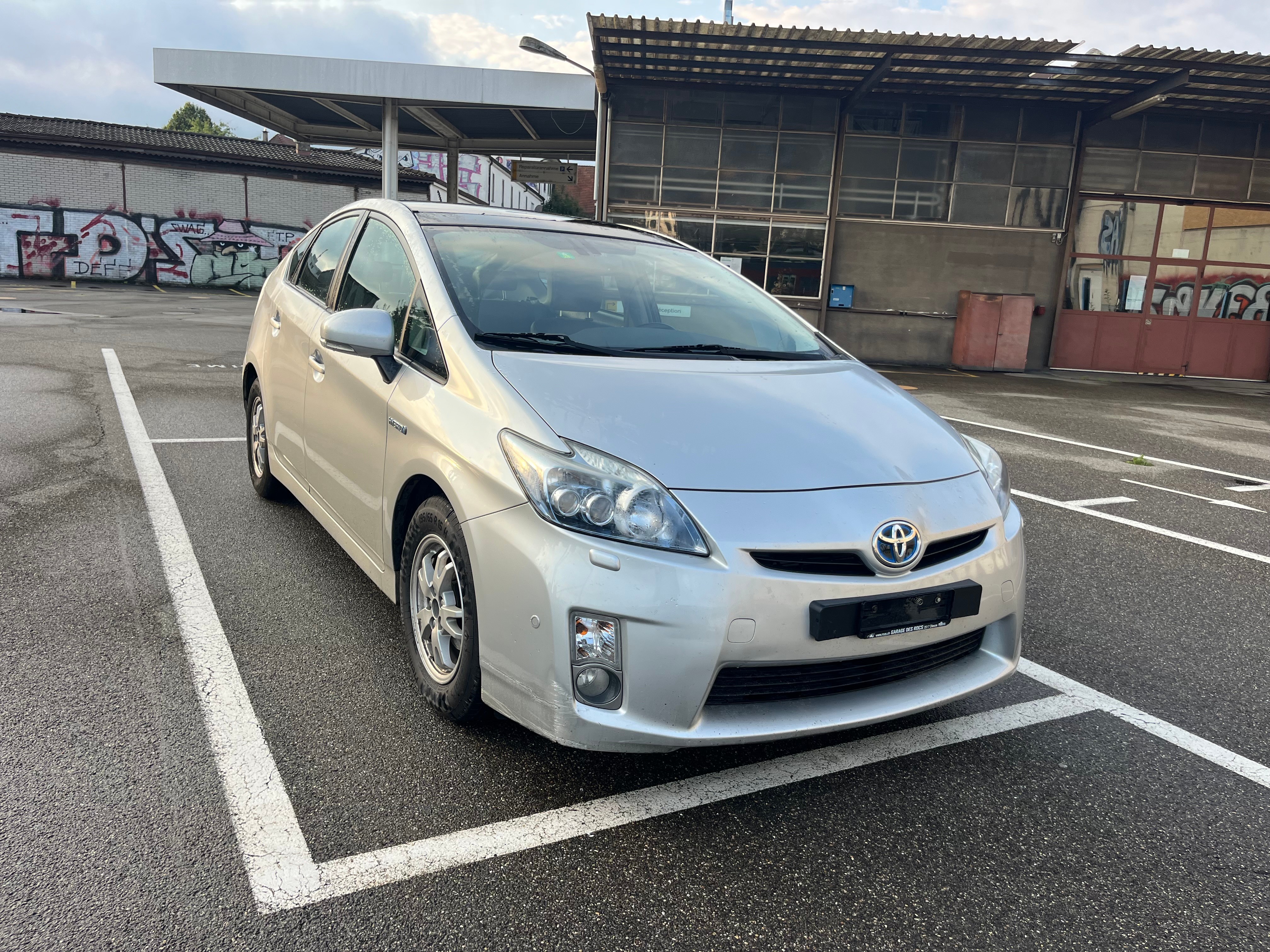 TOYOTA Prius 1.8 16V HSD Sol Premium