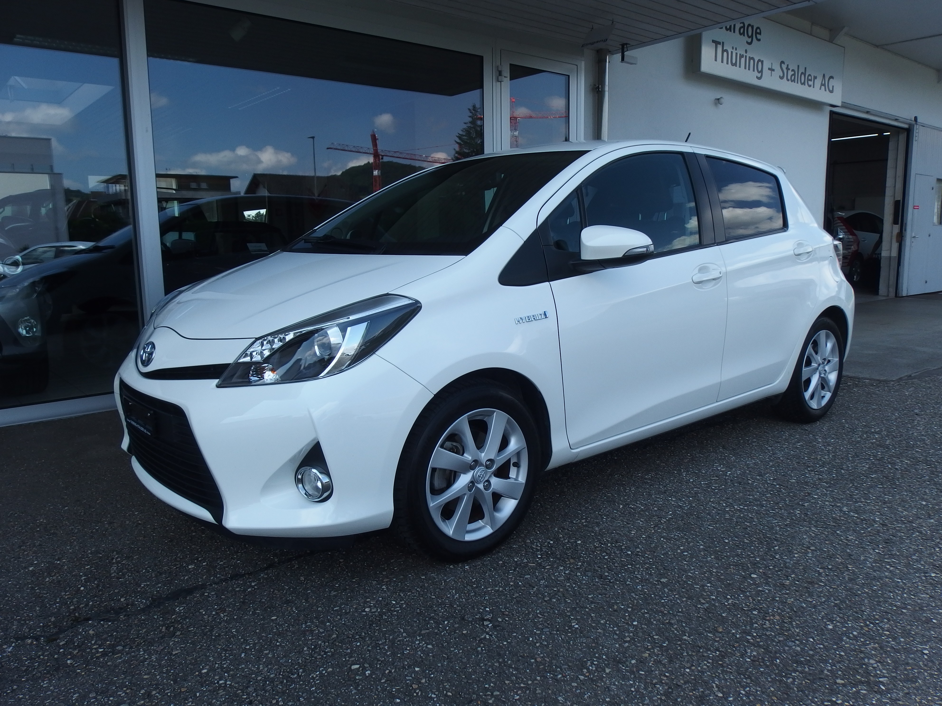 TOYOTA Yaris 1.5 VVT-i Hybrid Sol Premium CVT