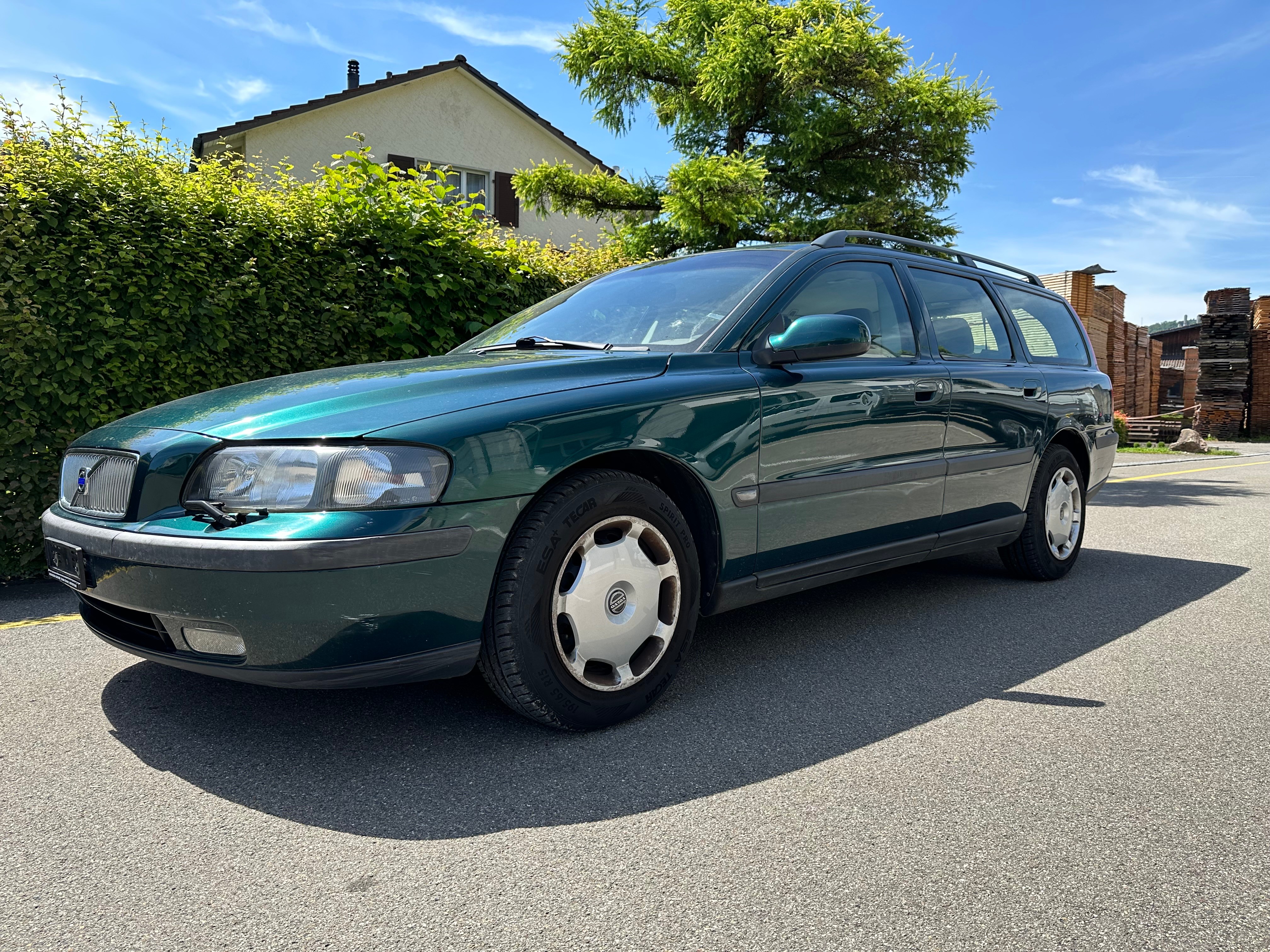 VOLVO V70 2.4