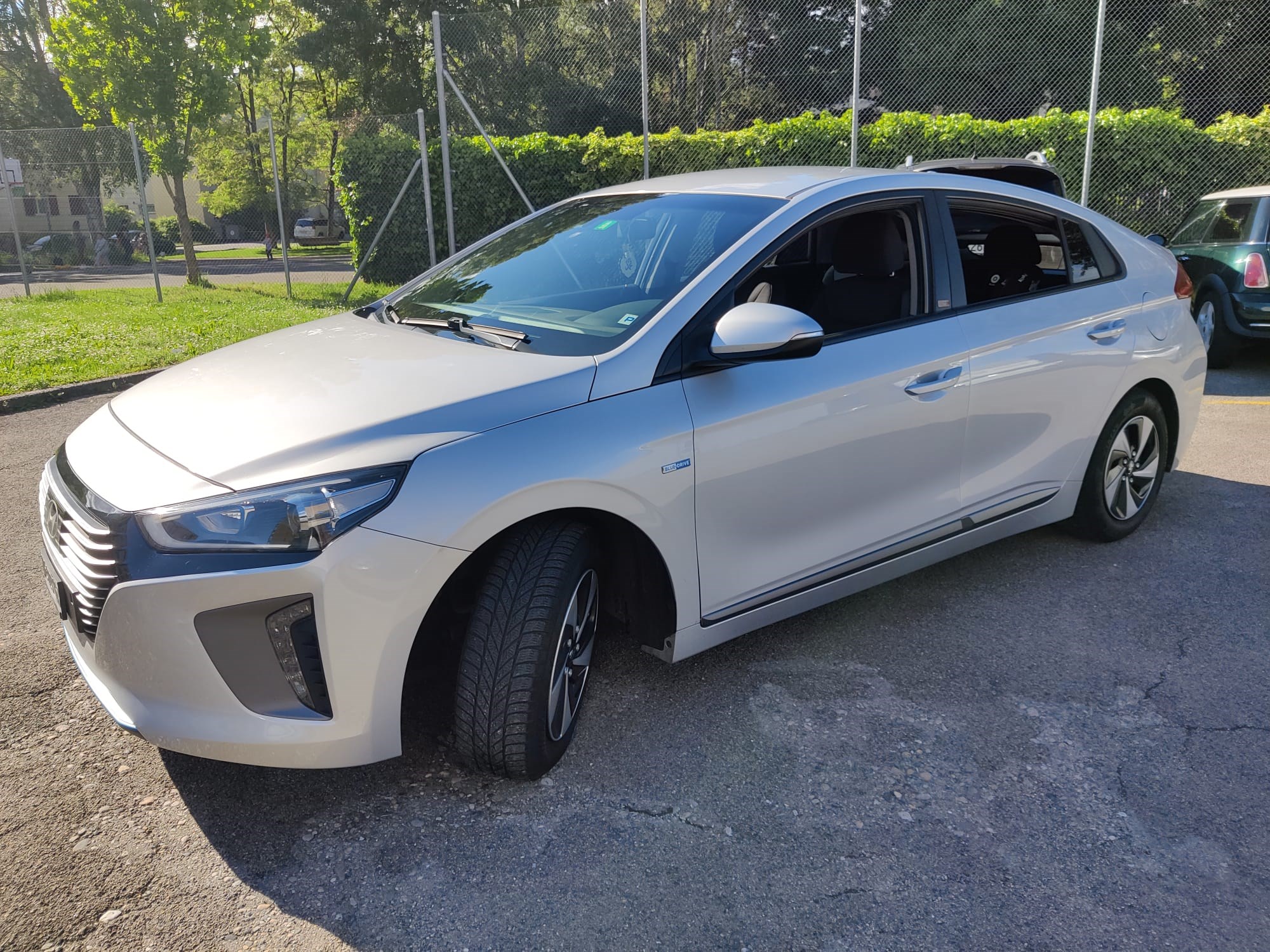 HYUNDAI Ioniq 1.6 GDi HEV Launch DCT