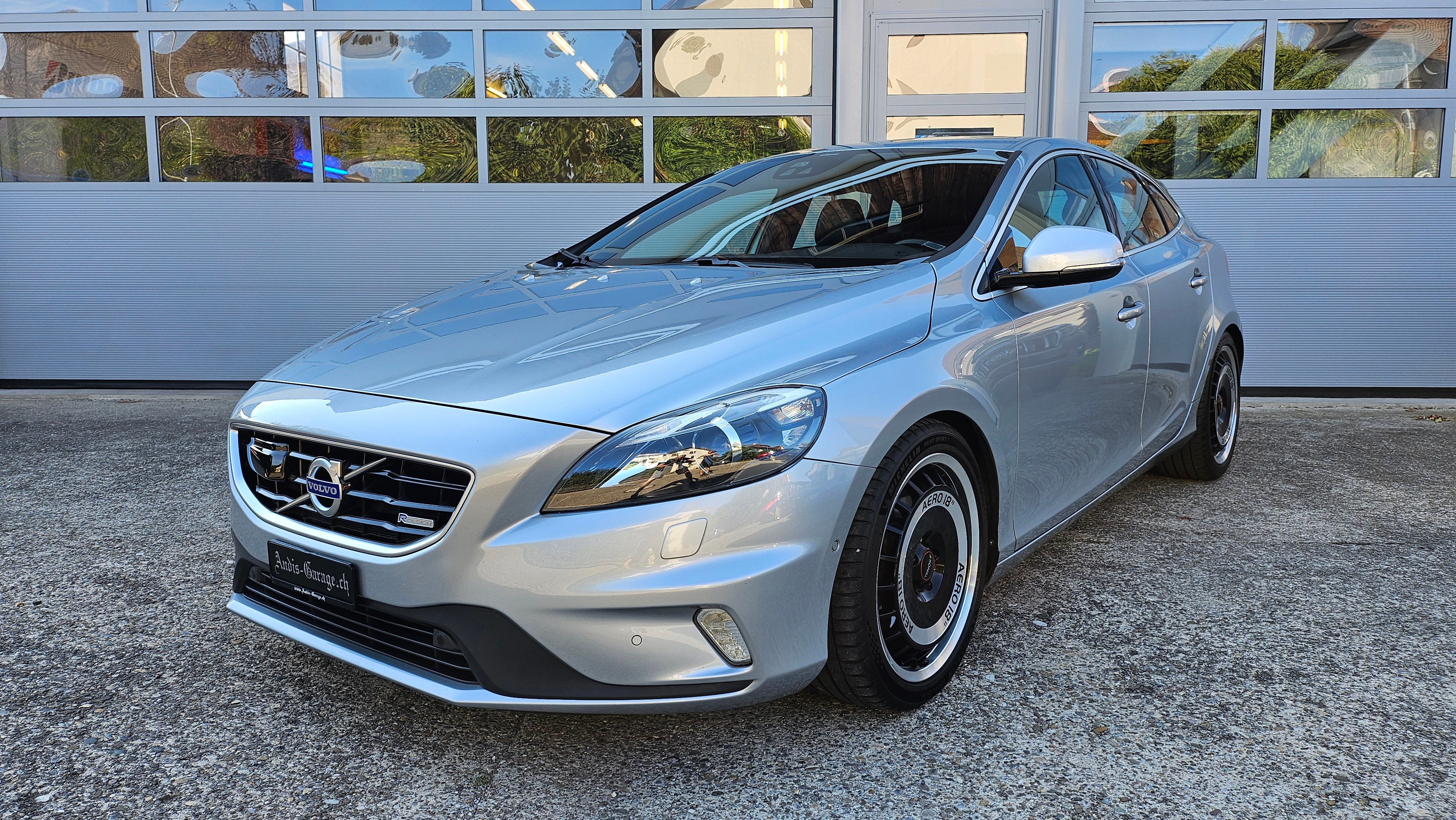 VOLVO V40 T5 R-Design Geartronic