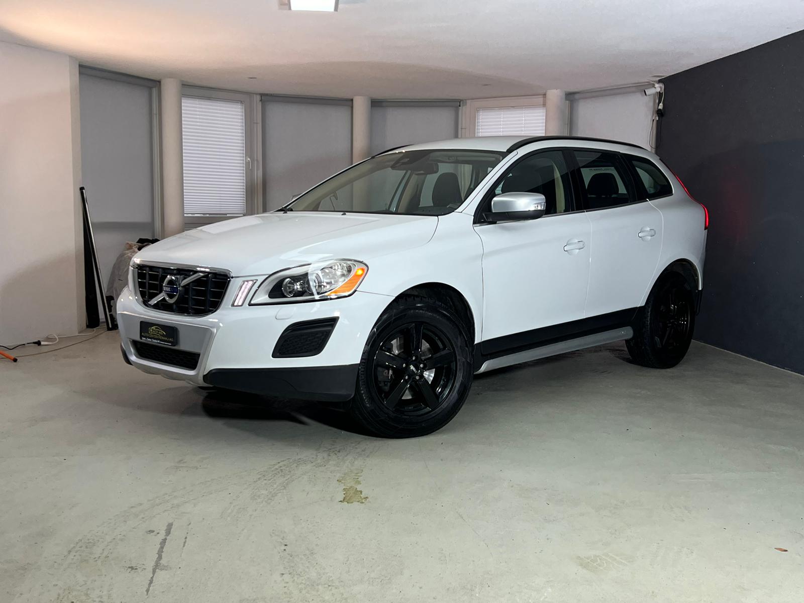 VOLVO XC60 D4 AWD Momentum Geartronic