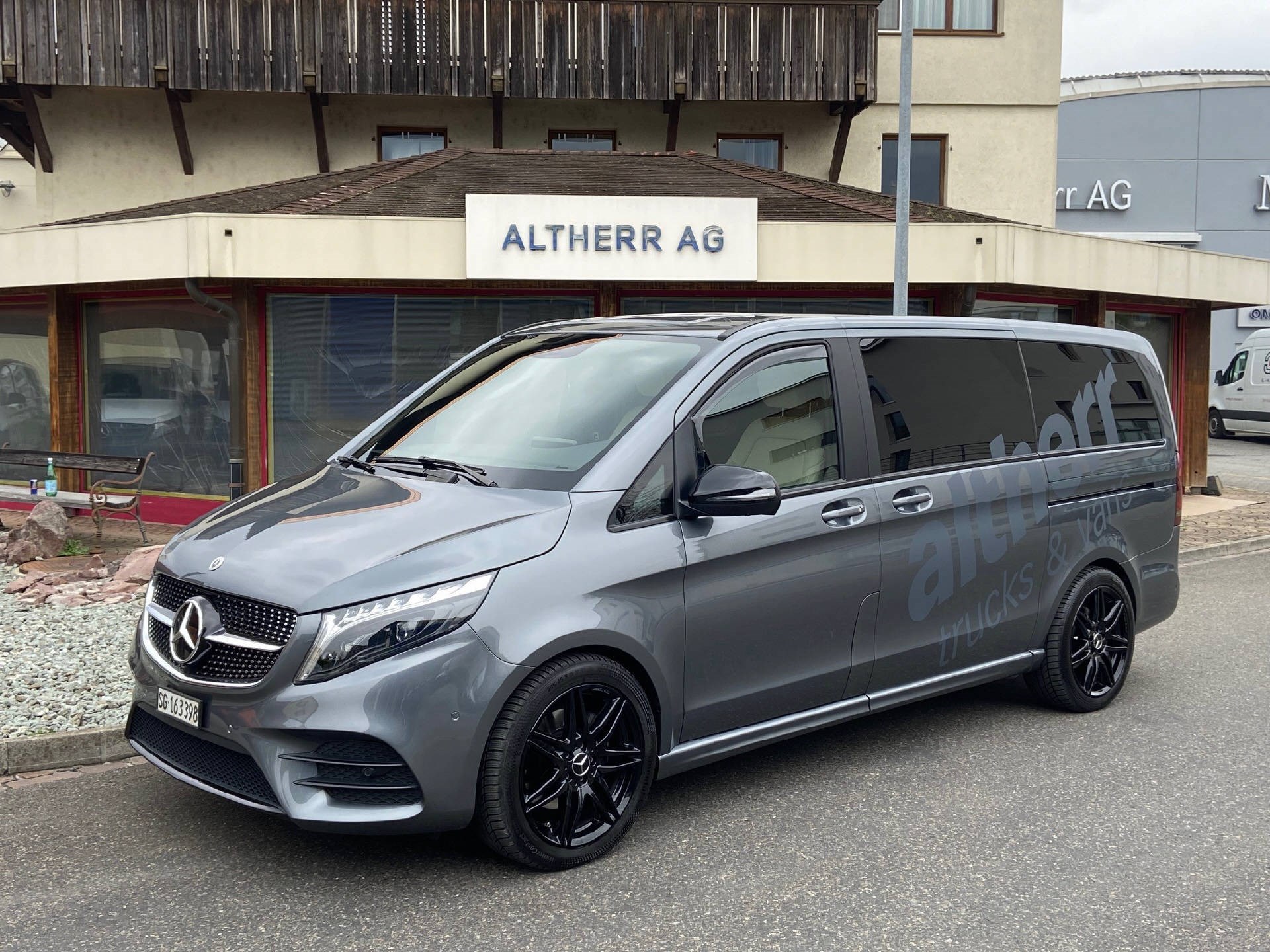 MERCEDES-BENZ V 300 d Swiss Ed. lang Van