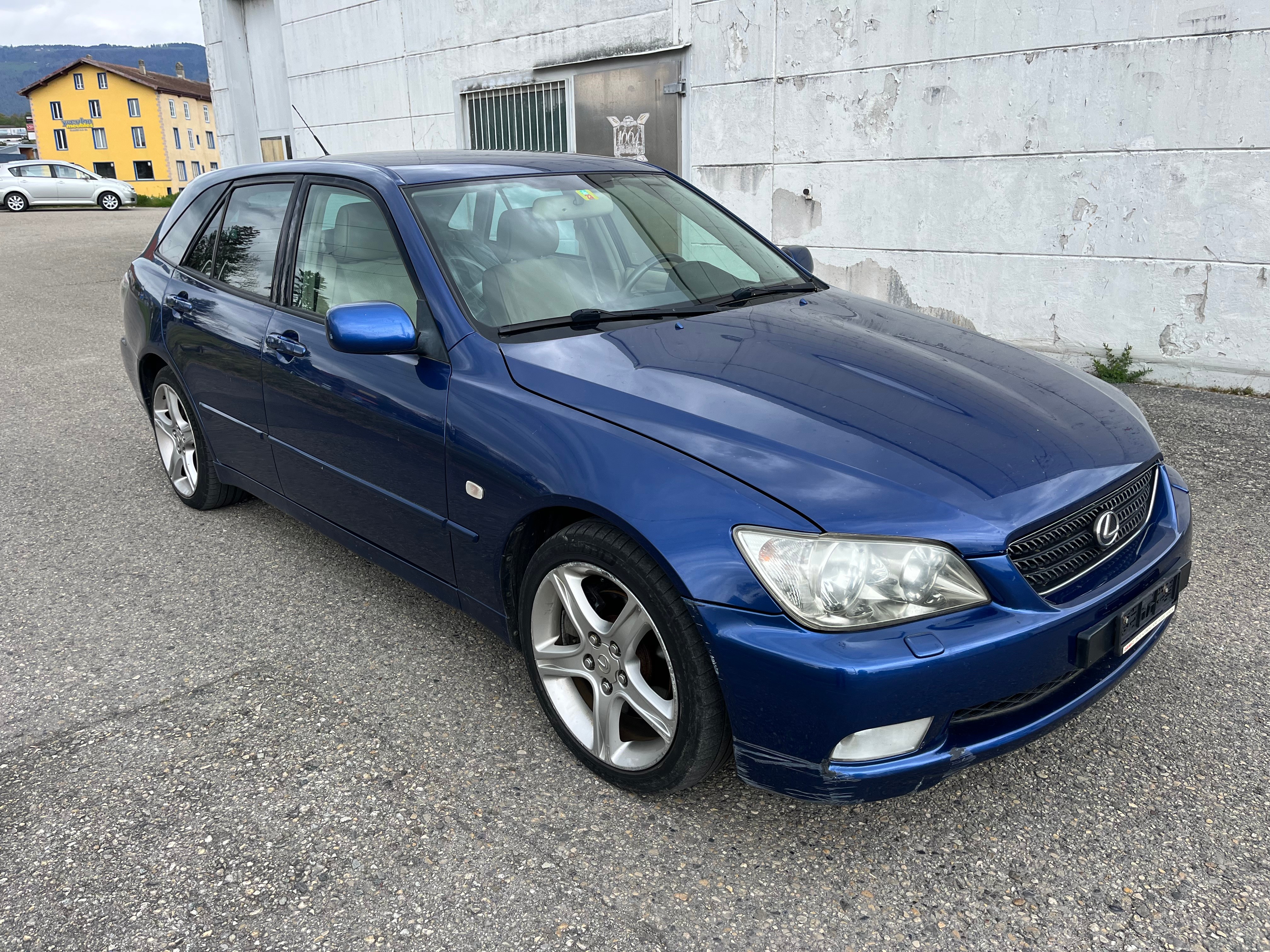 LEXUS IS 300 SportCross