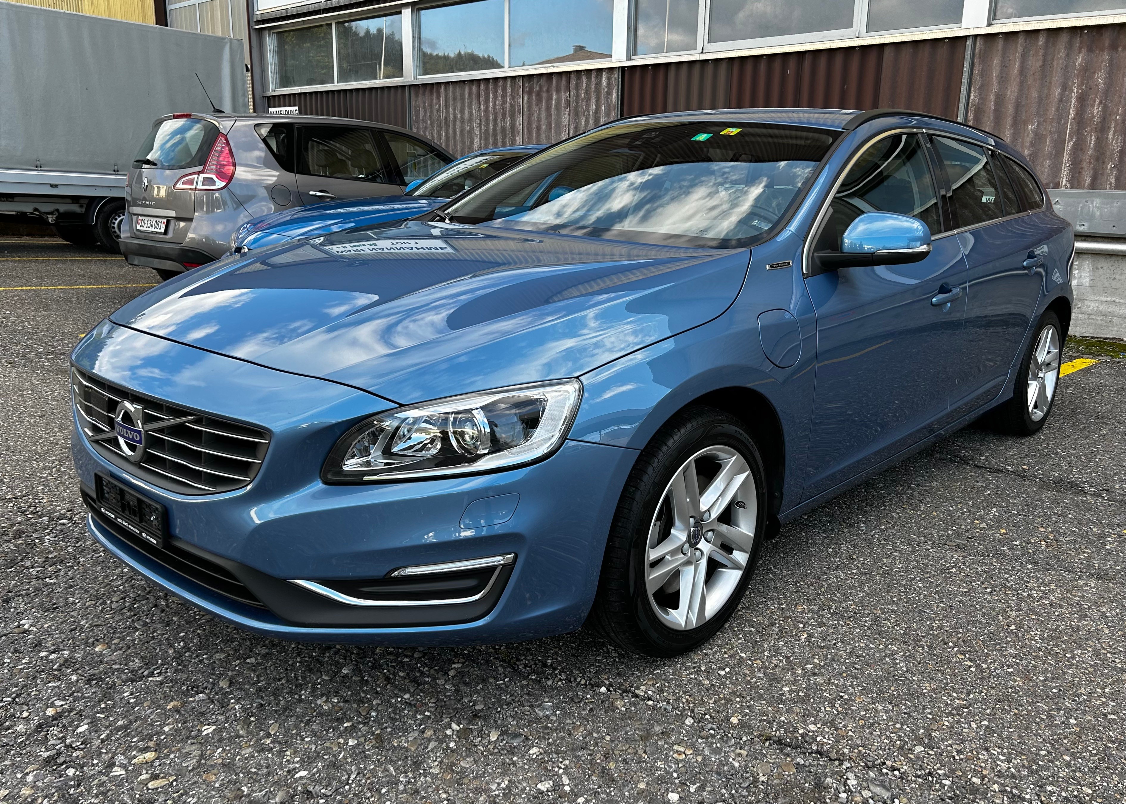 VOLVO V60 D6 AWD Plug-in Hybrid Summum Geartronic