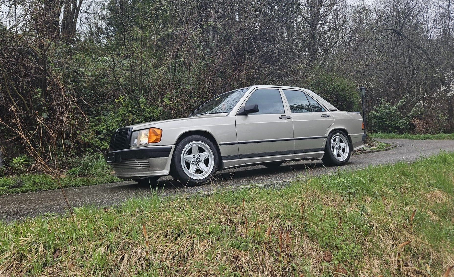 MERCEDES-BENZ 190 E 2.6