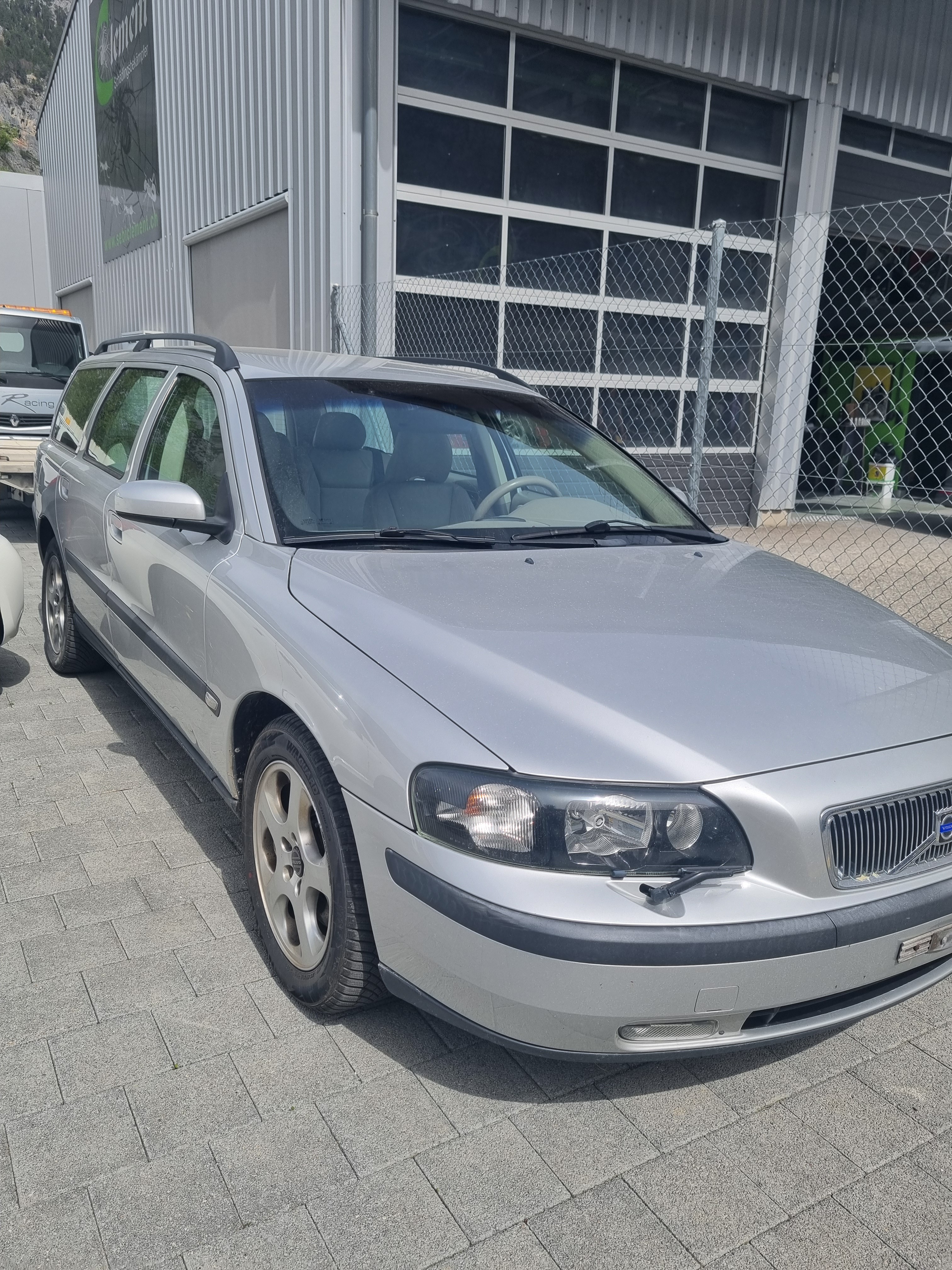 VOLVO V70 D5 AWD