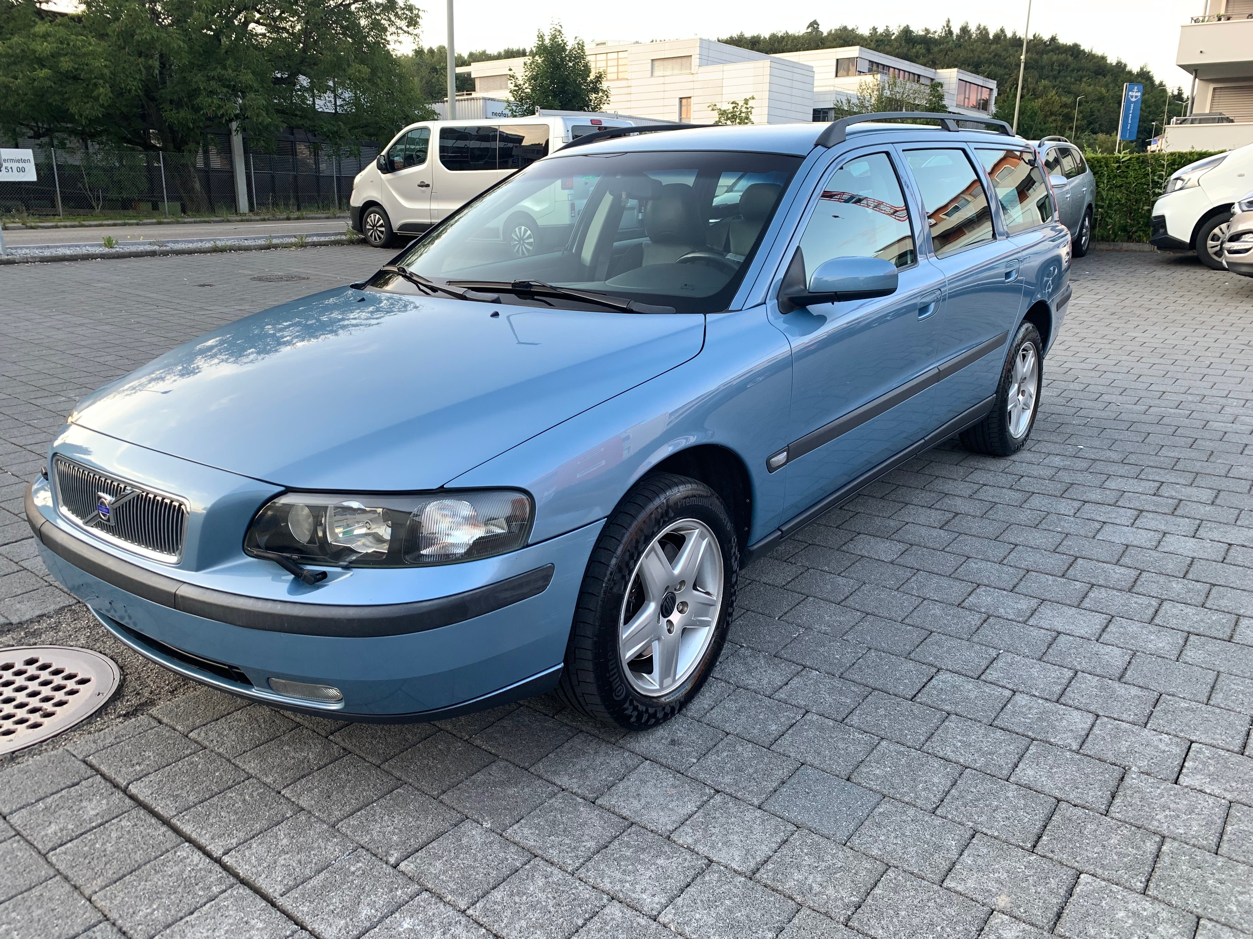 VOLVO V70 2.5T AWD Titanium Edition