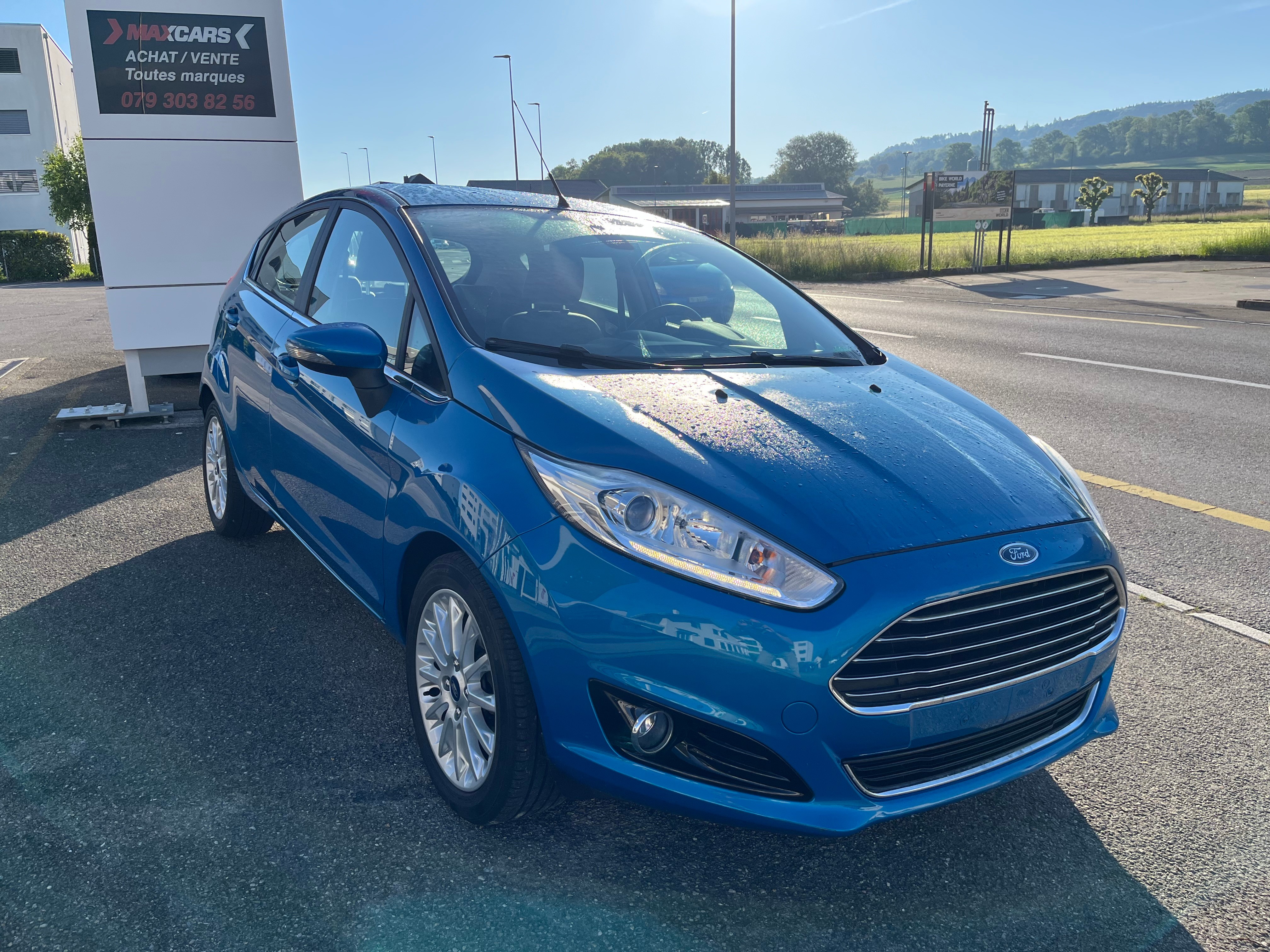 FORD Fiesta 1.0 SCTi Titanium X 125CV en très bon état! Tous les services effectués chez FORD!