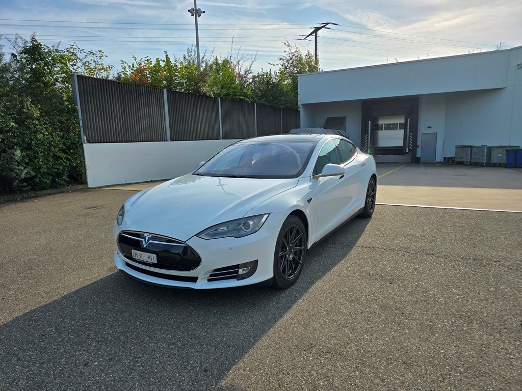 TESLA Model S 85