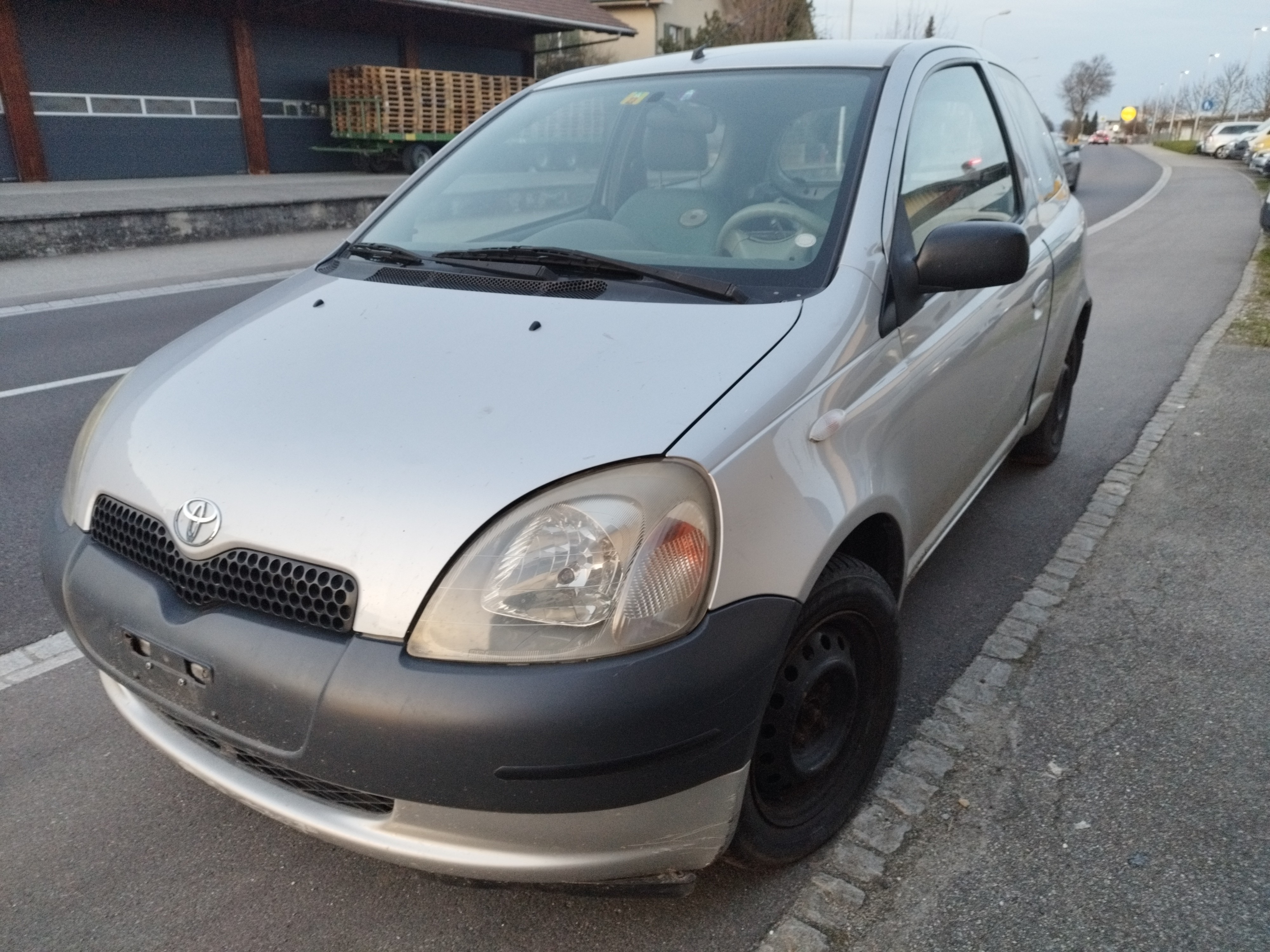 TOYOTA Yaris 1.0 Linea Luna