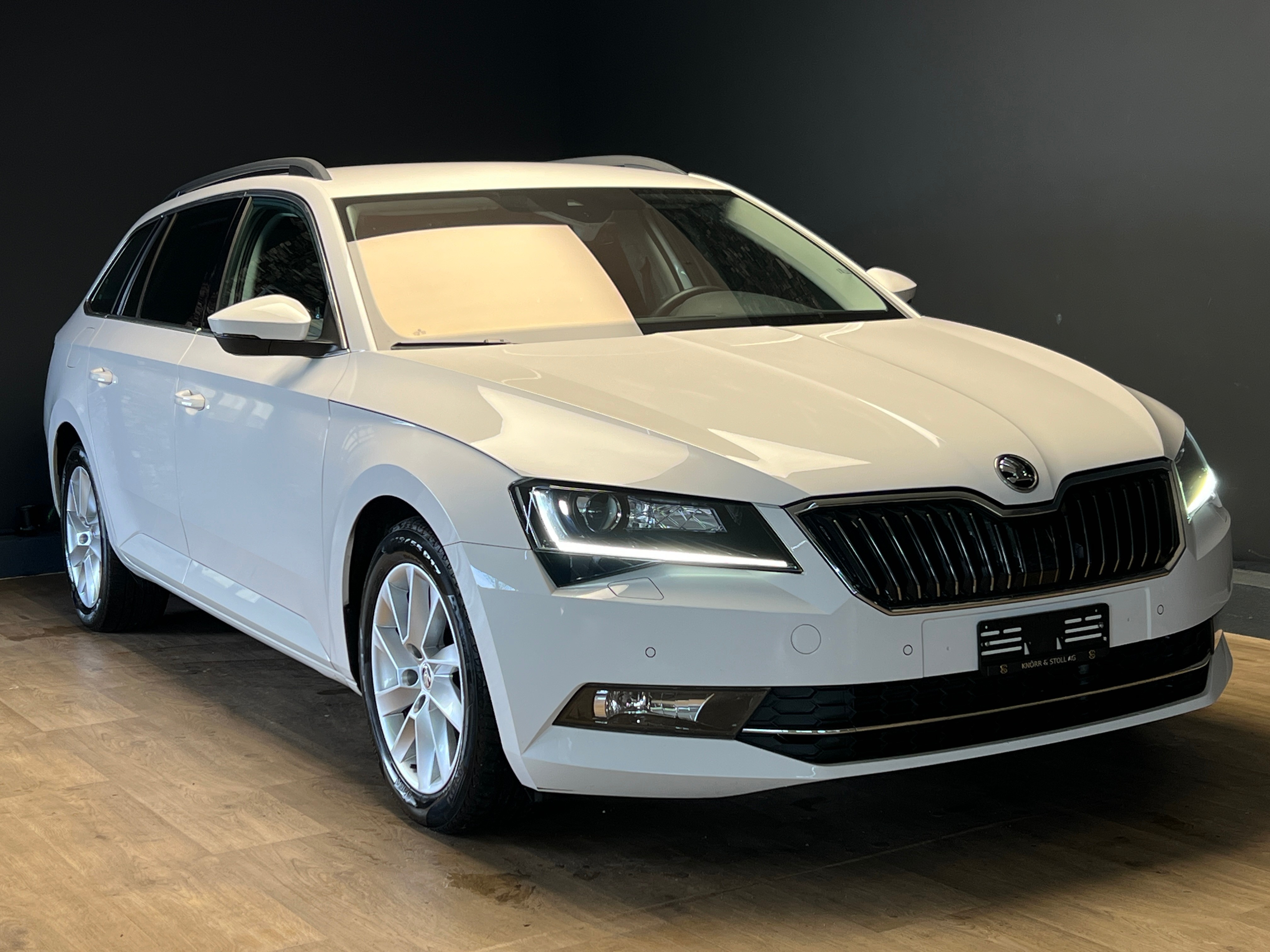 SKODA Superb Combi 2.0 TDi *AHK* Ambition 4x4 DSG