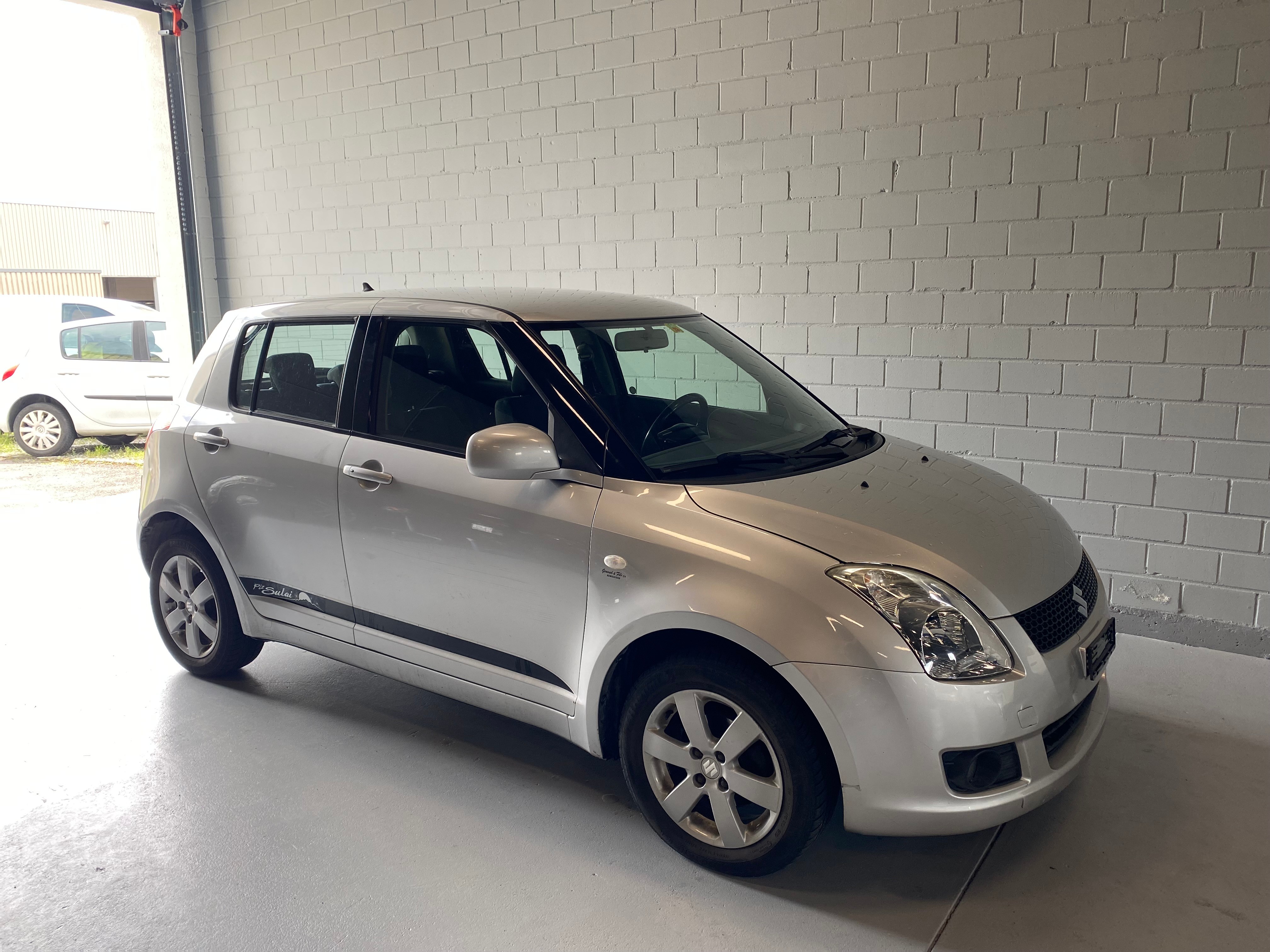 SUZUKI Swift 1.3i 16V GL Top Piz Sulai LE 4x4