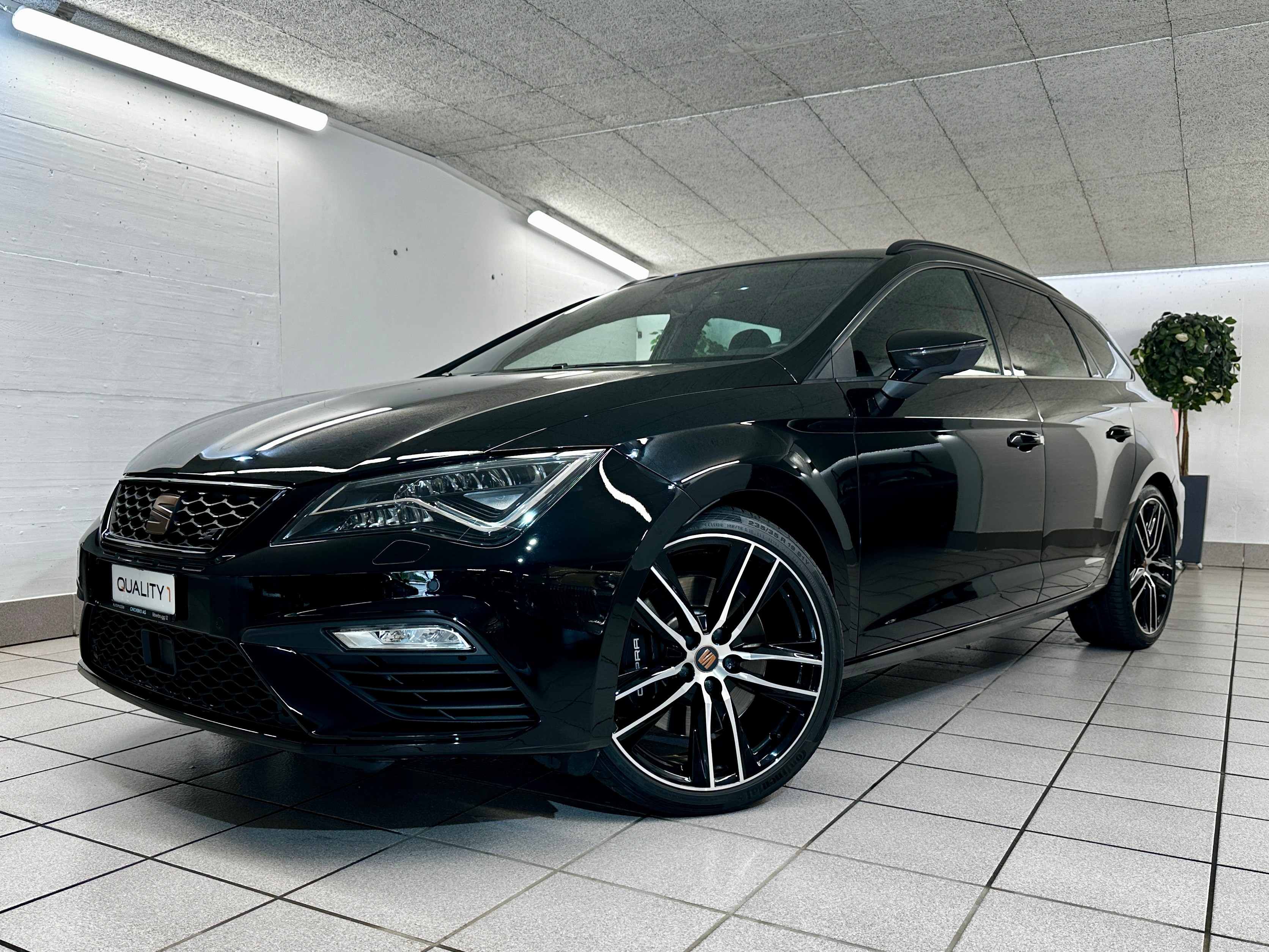 SEAT Leon ST 2.0 TSI Swiss Cupra 300 4 Drive DSG