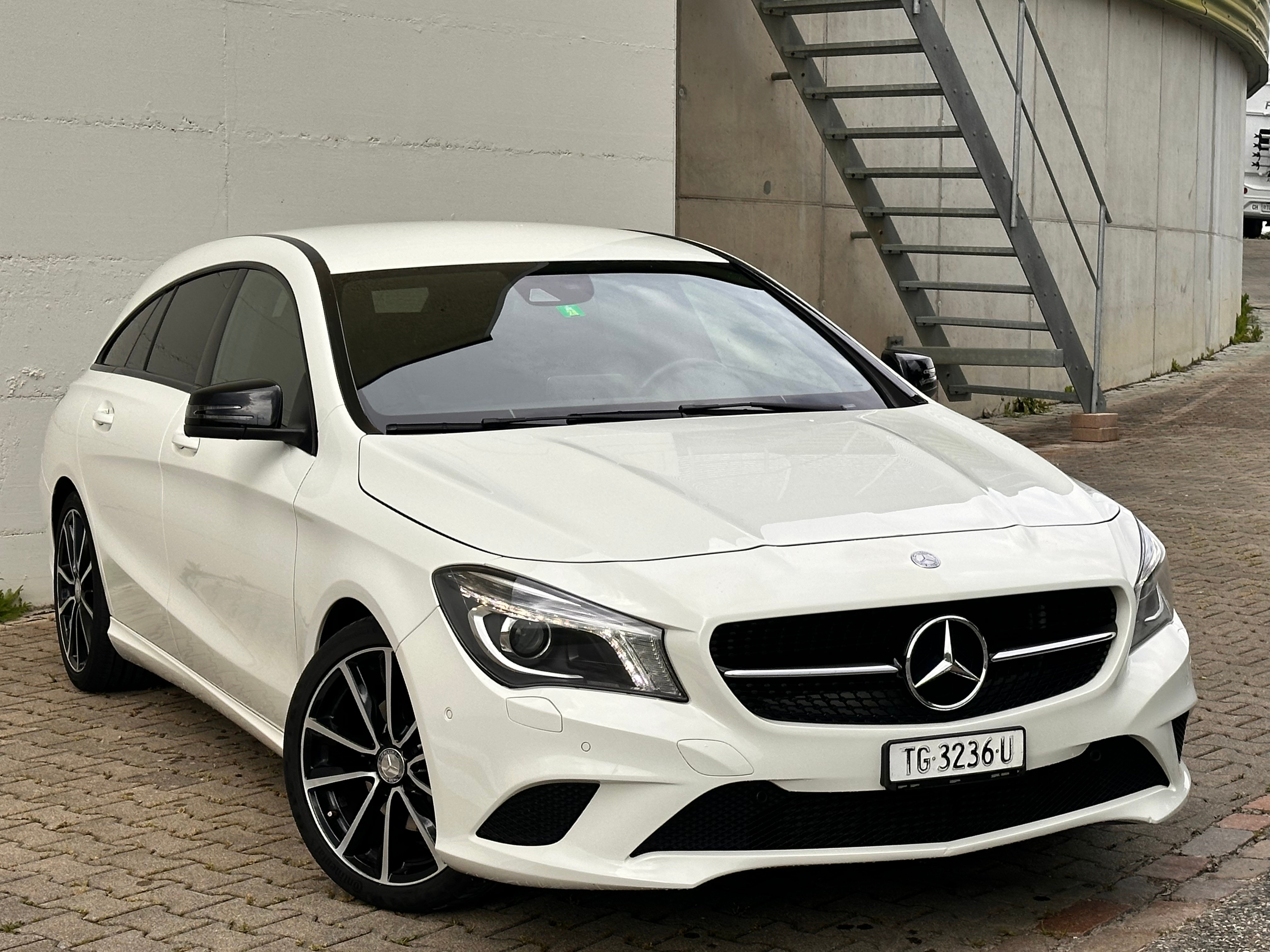 MERCEDES-BENZ CLA Shooting Brake 220 d Urban 4Matic 7G-DCT