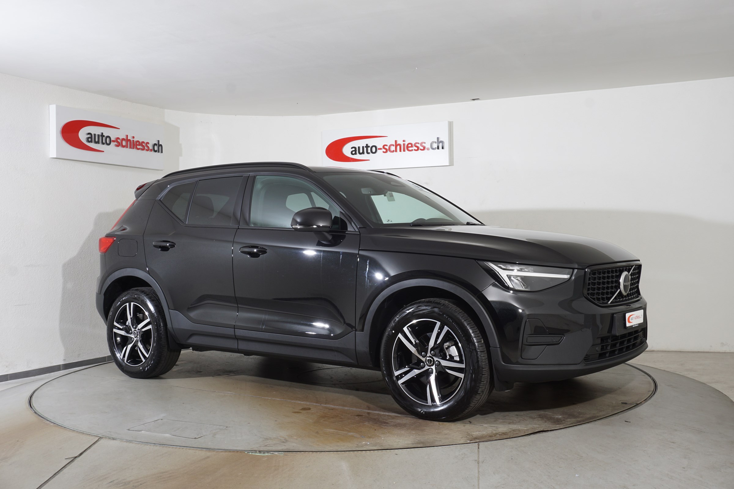 VOLVO XC40 B4 Benzin Mild Hybrid Plus Dark DCT