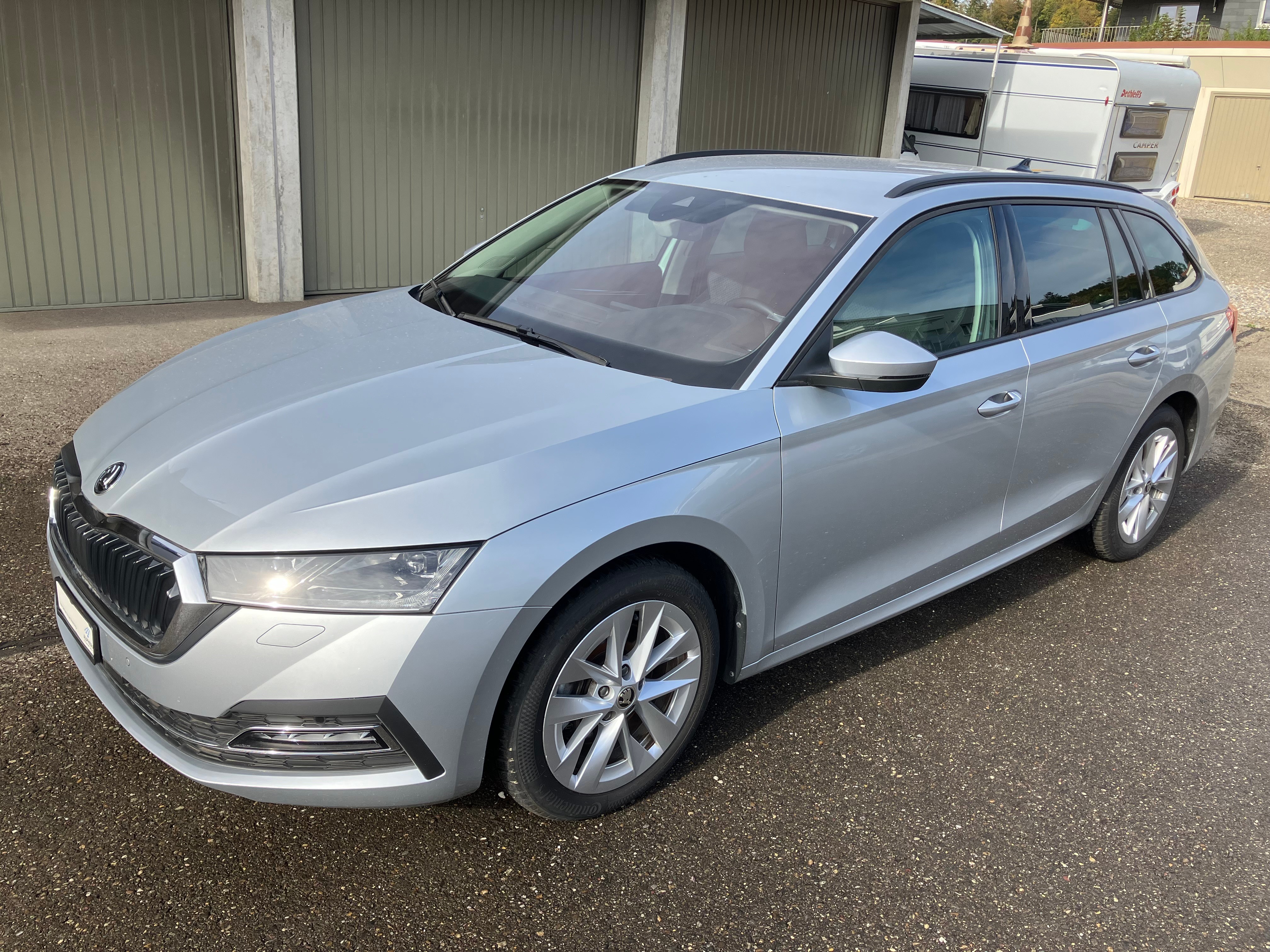 SKODA Octavia Combi 2.0 TSI Style DSG 4x4 / WERKSGARANTIE - 06/2025 / NAVI / KAMERA / ELEKTR. SITZE / HECKKLAPPE