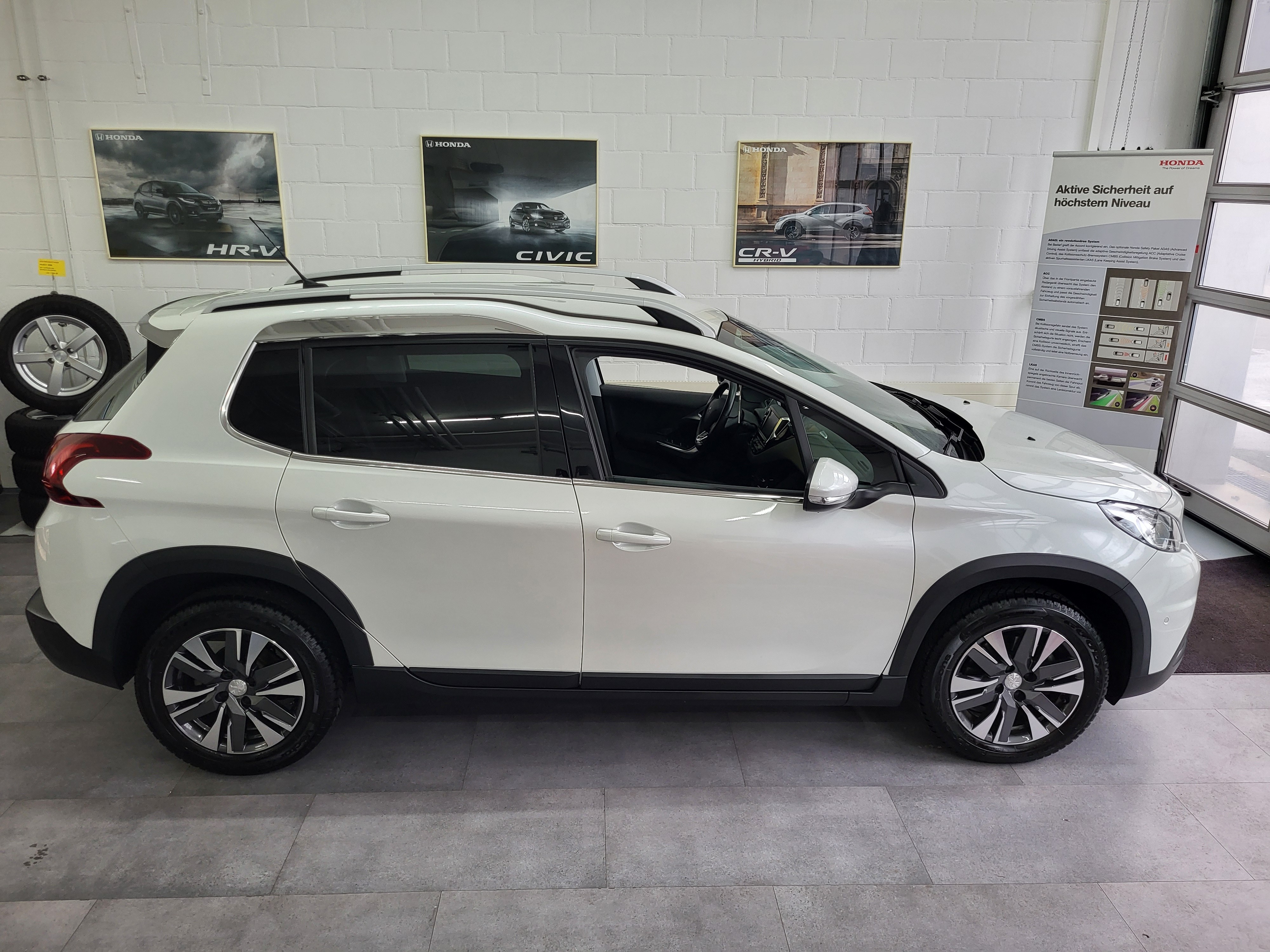 PEUGEOT 2008 1.2 PureTech Allurre EAT6