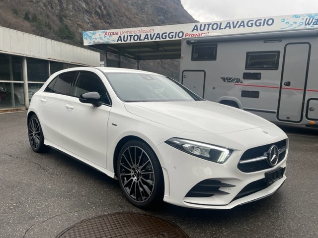 MERCEDES-BENZ A 180 d AMG Line