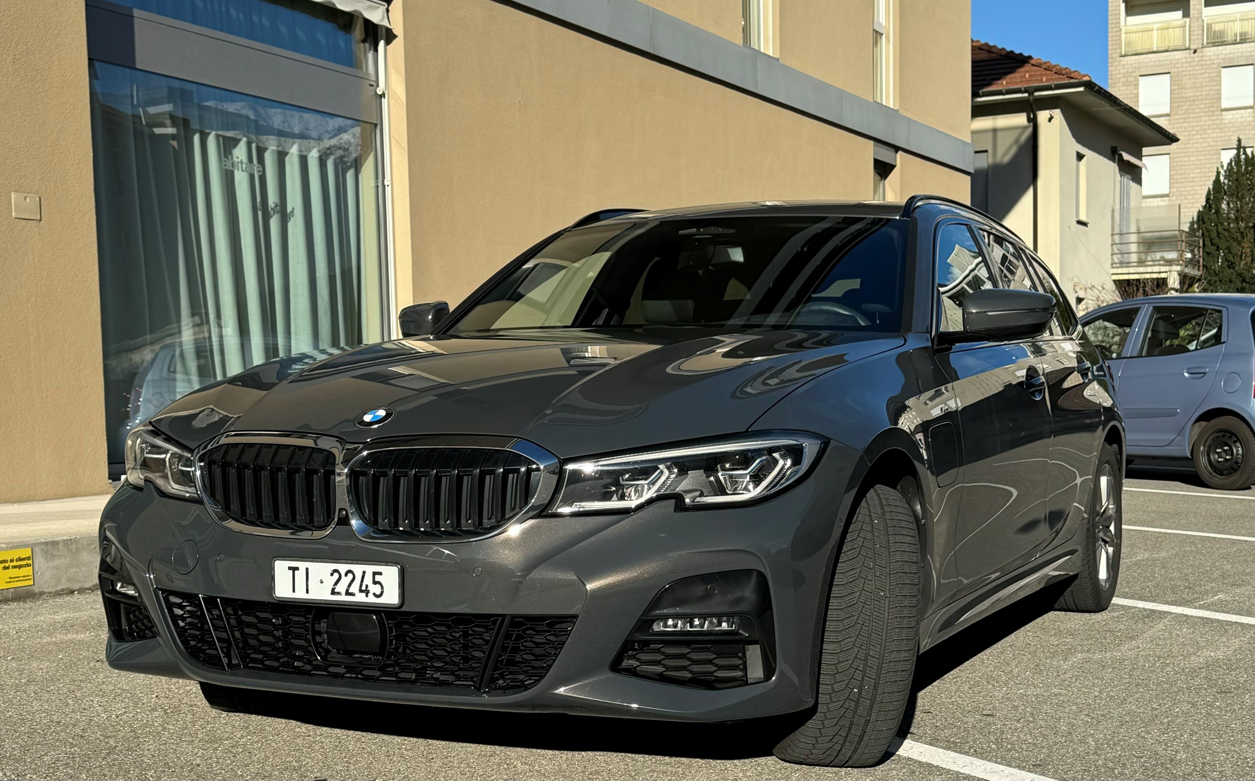 BMW 330e x DriveTouring Pure M Sport Steptronic