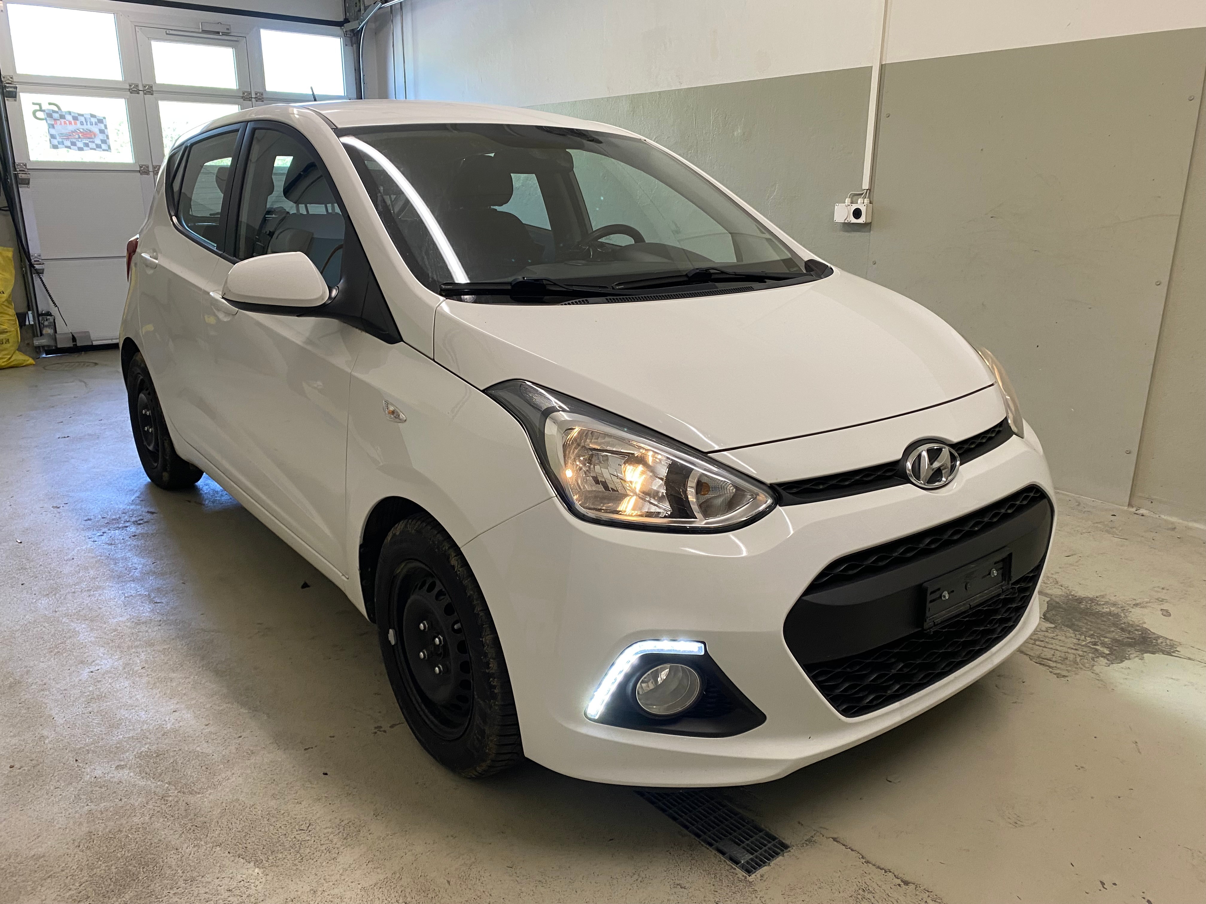 HYUNDAI i10 1.0 Amplia