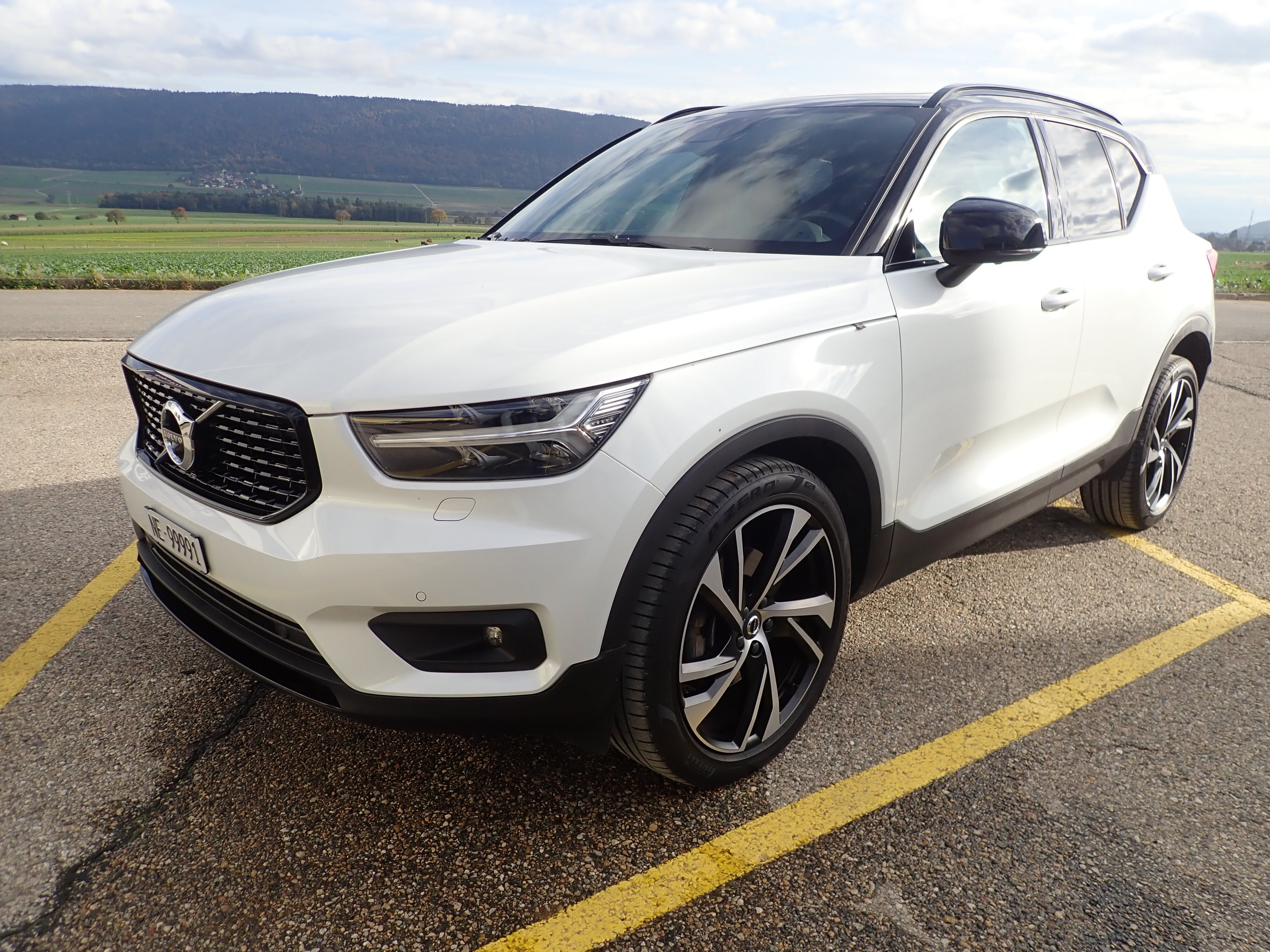 VOLVO XC40 B4 Benzin Mild Hybrid AWD R-Design Geartronic