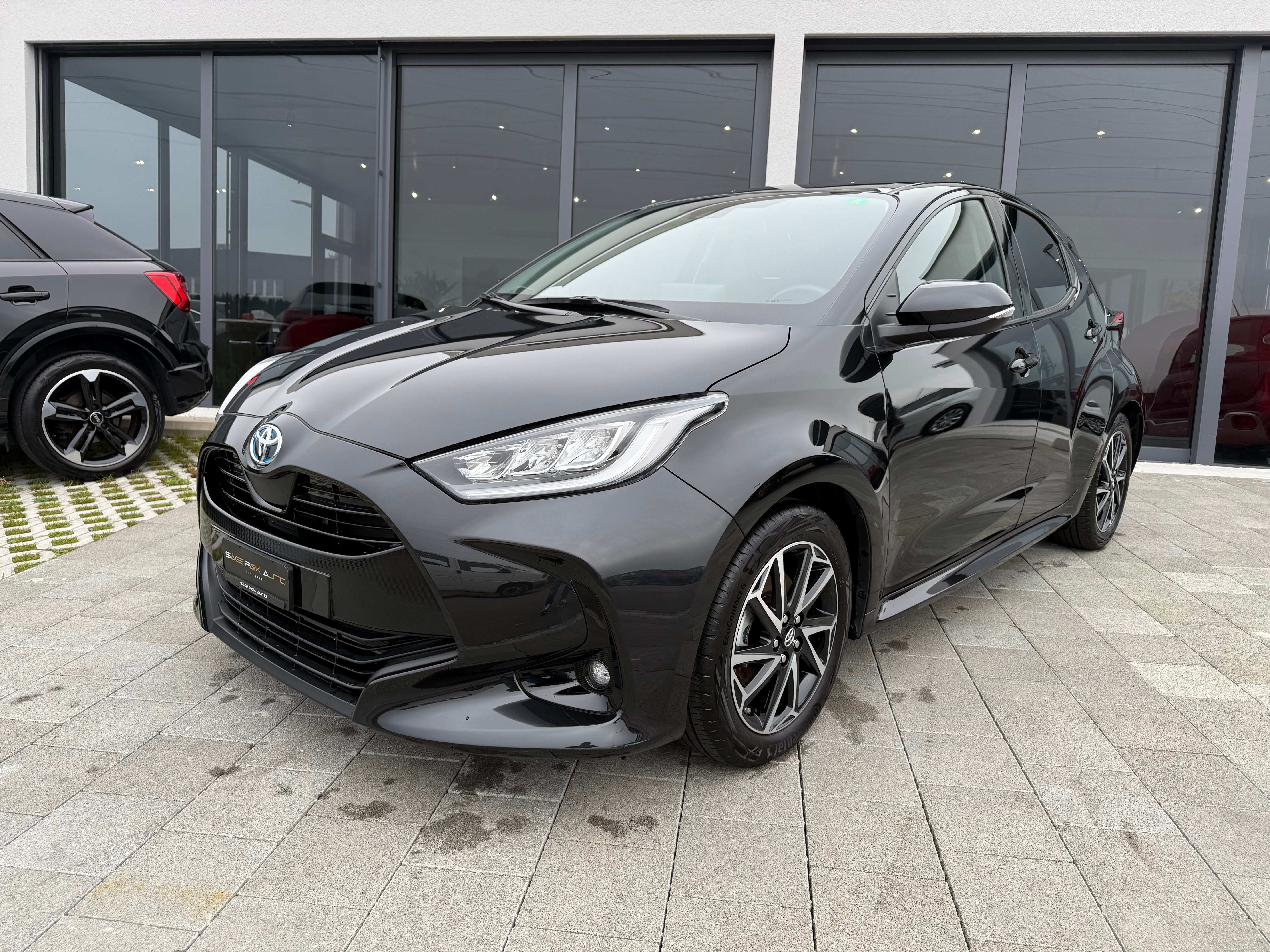 TOYOTA Yaris 1.5 Trend e-CVT *Black Edition*