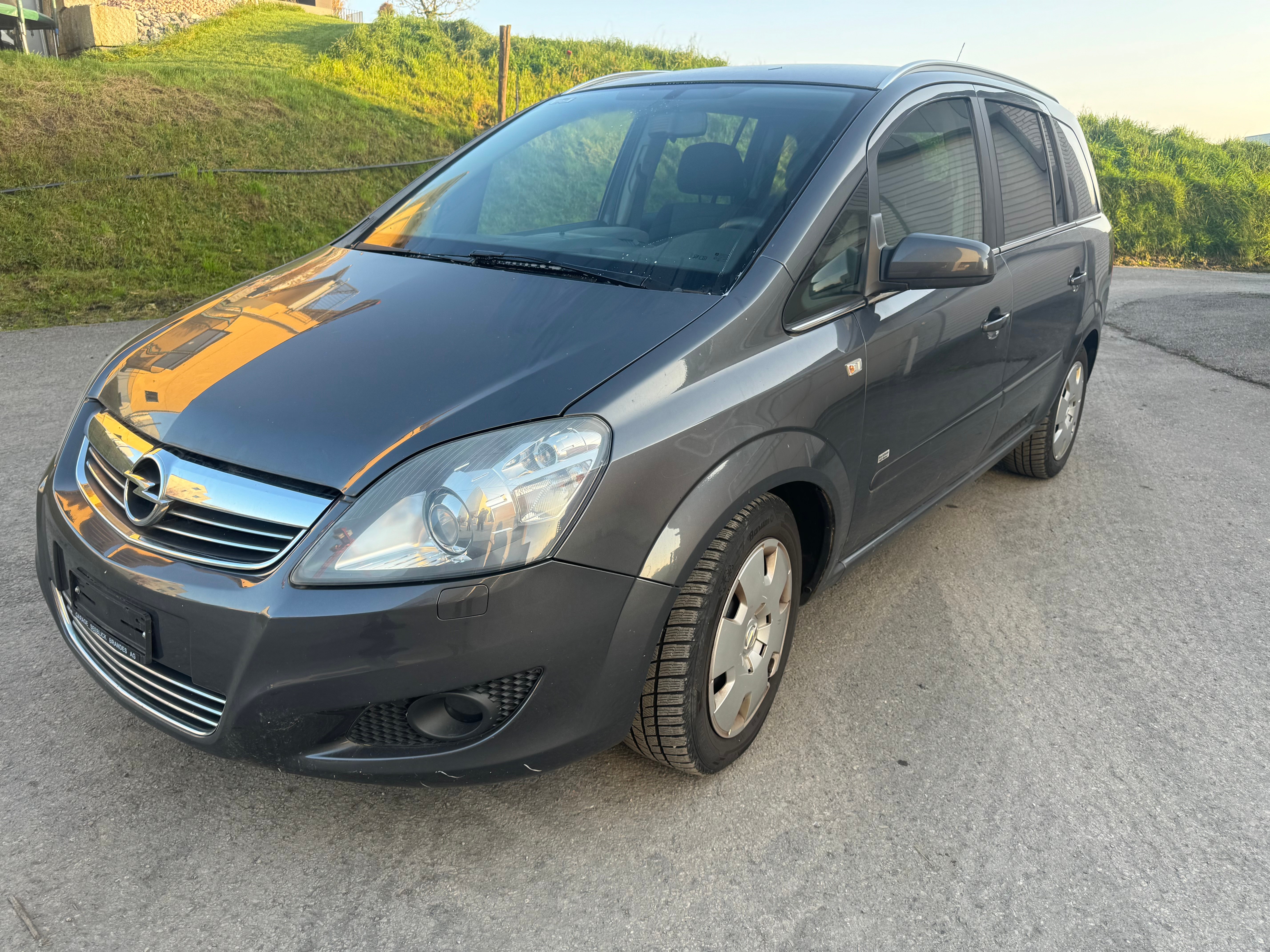 OPEL Zafira 2.2i 16V Enjoy