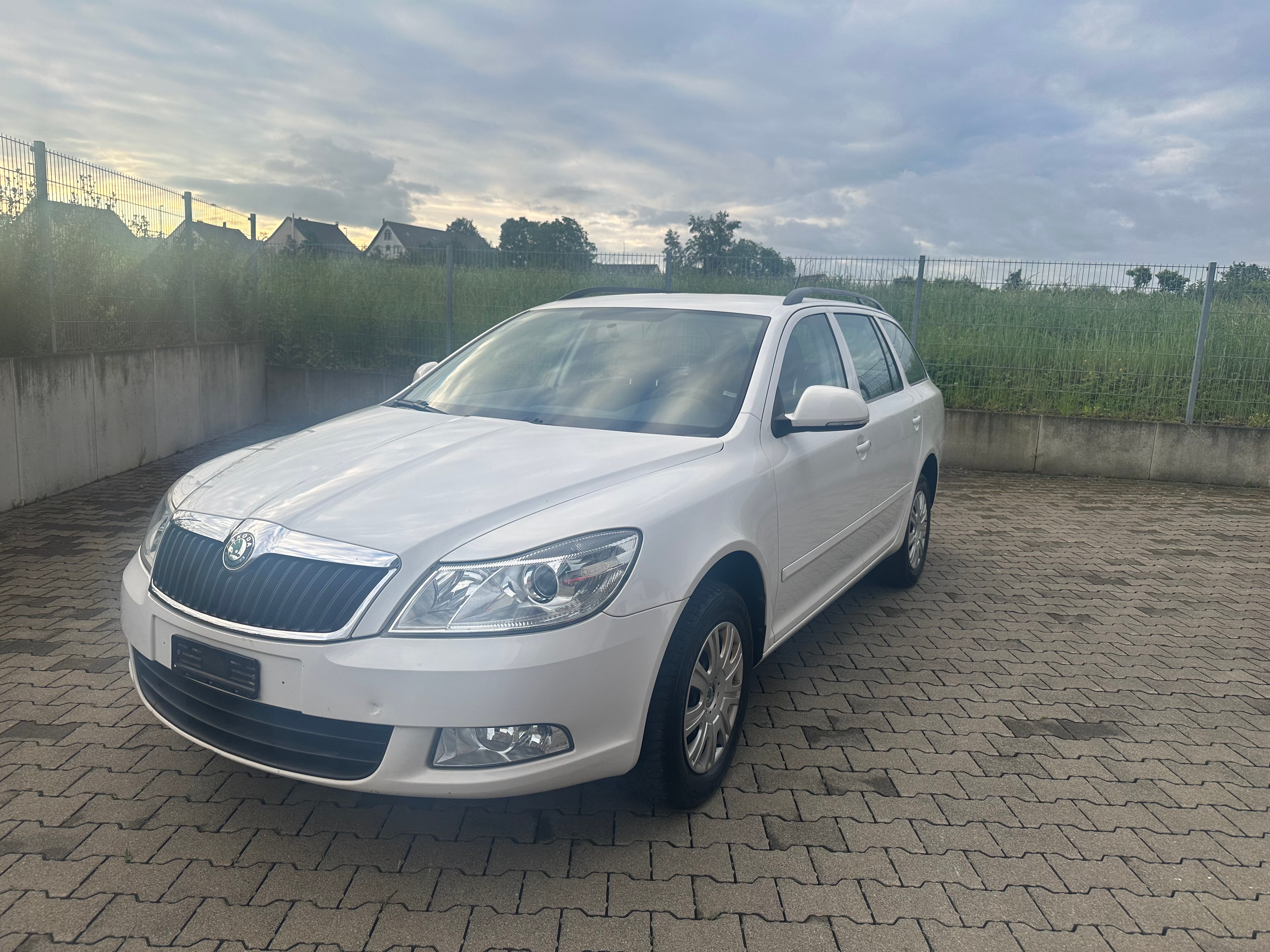 SKODA Octavia Combi 2.0 TDI Elegance DSG