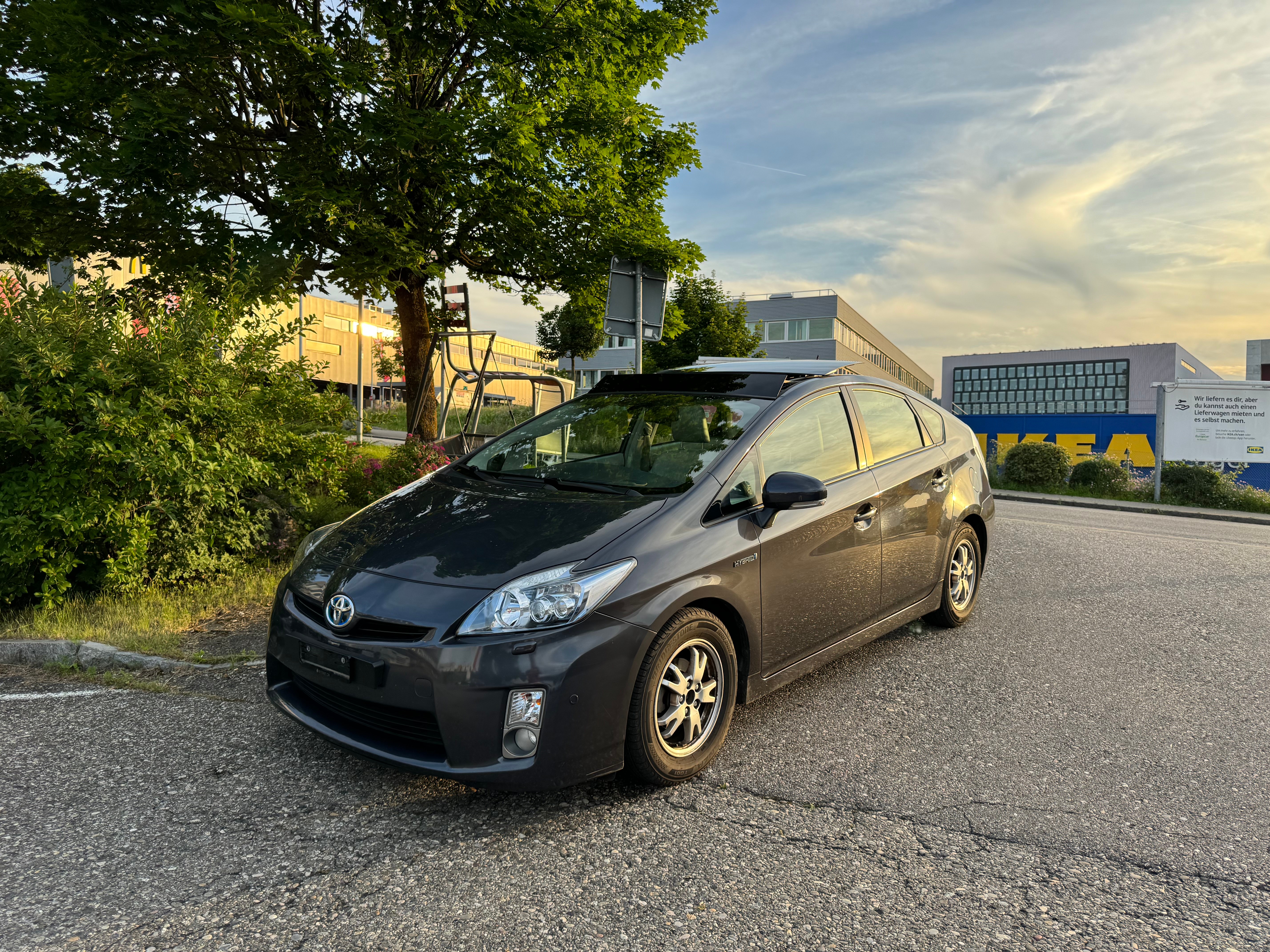 TOYOTA Prius 1.8 16V HSD Sol Premium