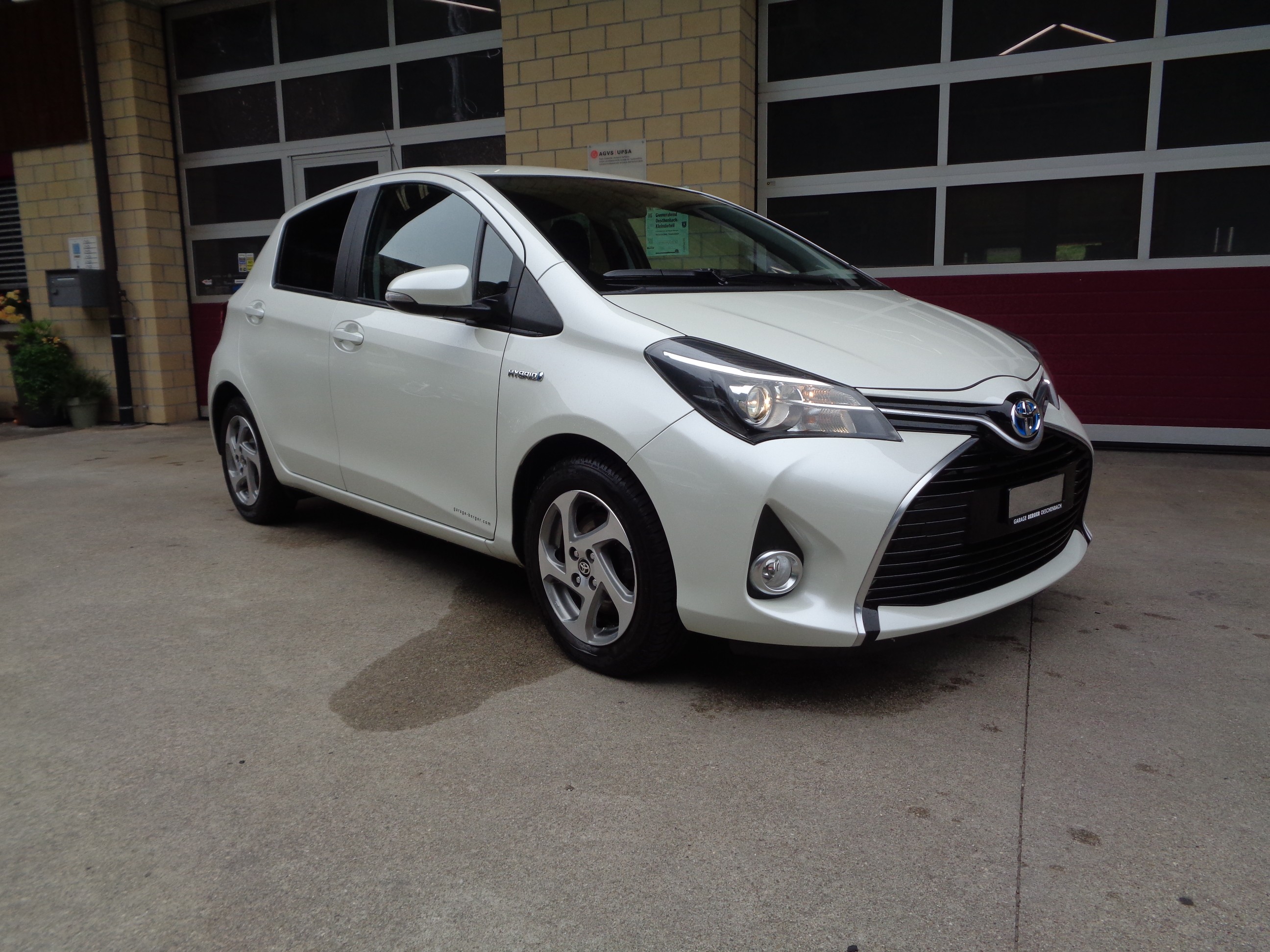 TOYOTA Yaris 1.5 VVT-i Hybrid Trend e-CVT