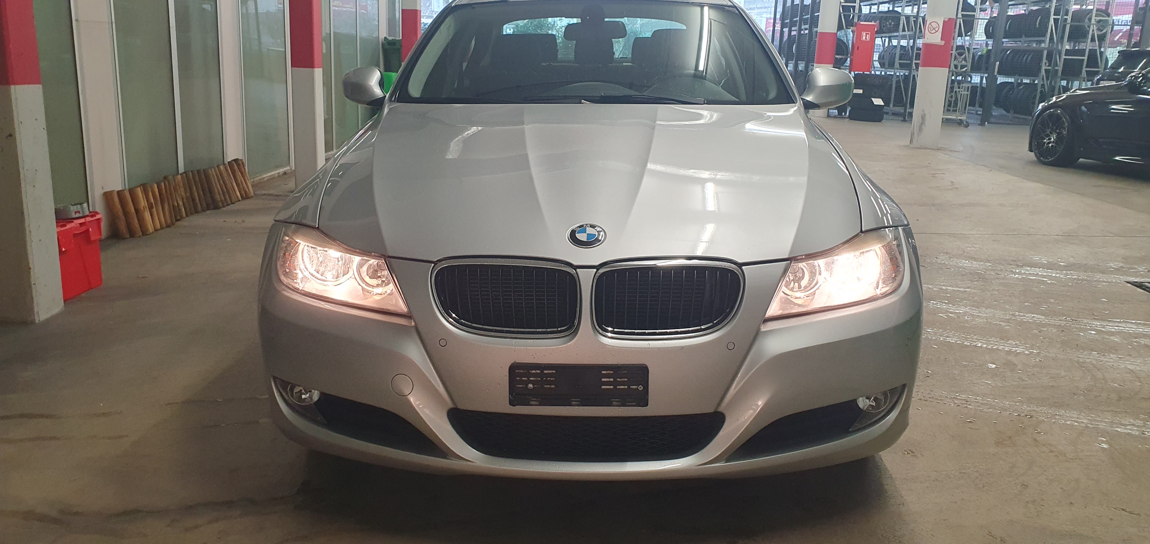 BMW 320i