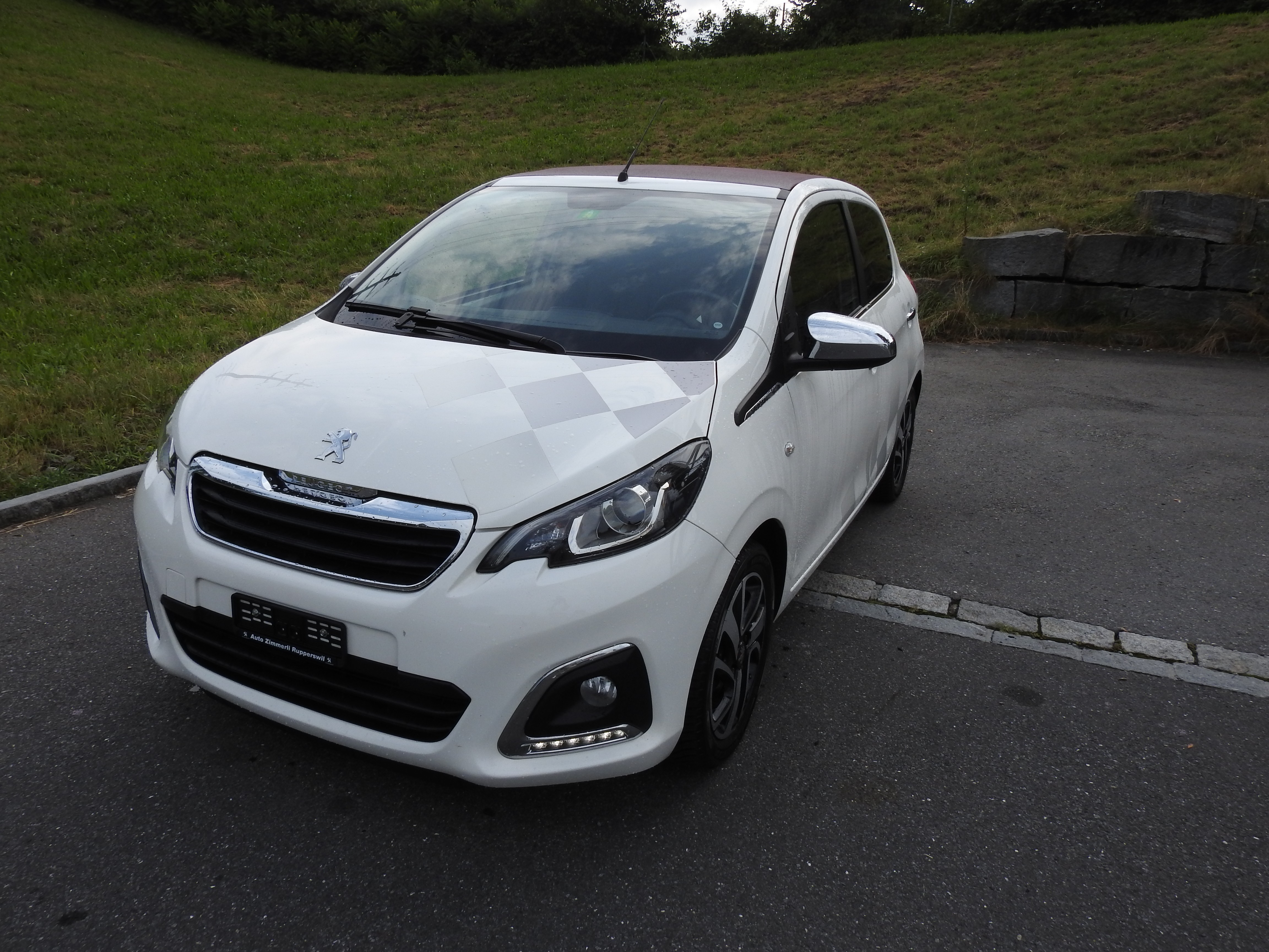 PEUGEOT 108 1.2 VTi Allure Top