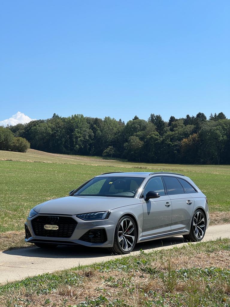 AUDI RS4 Avant quattro tiptronic