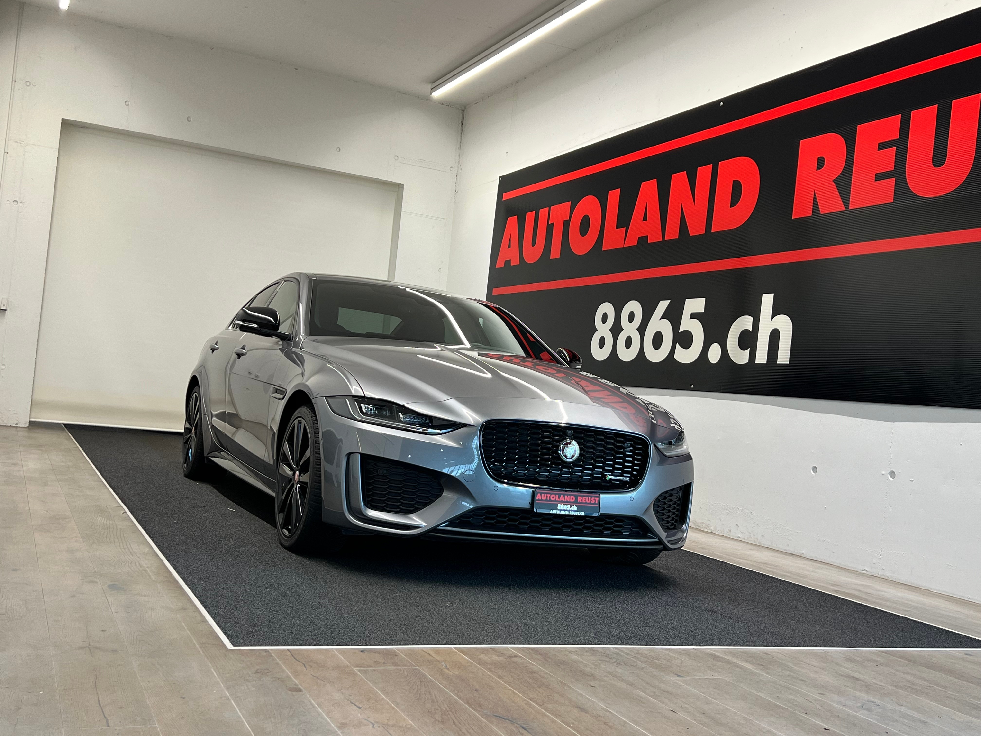 JAGUAR XE 2.0d R-Dynamic Edition 204 AWD Automat