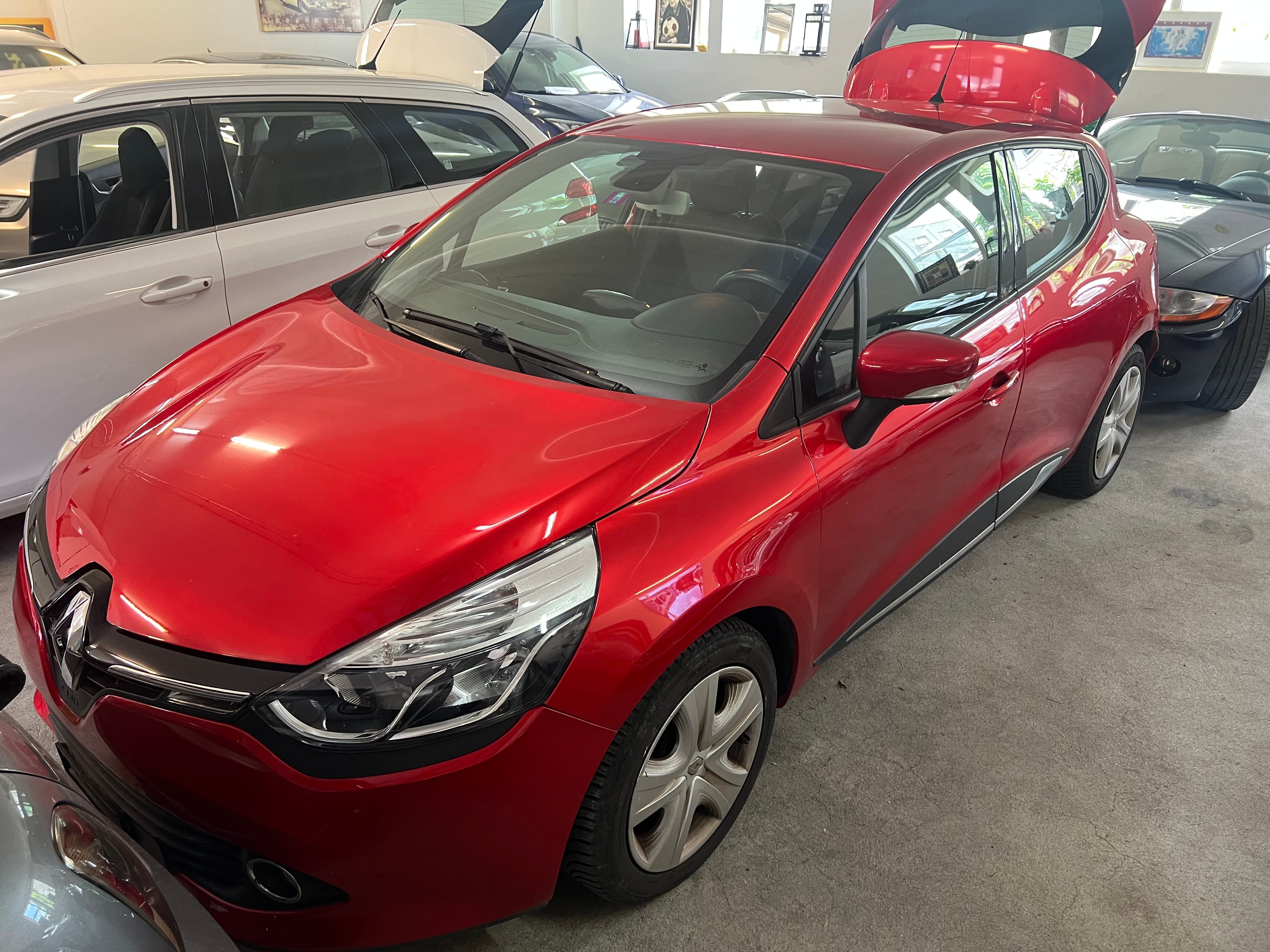 RENAULT Clio 1.2 16V T Swiss Edition EDC