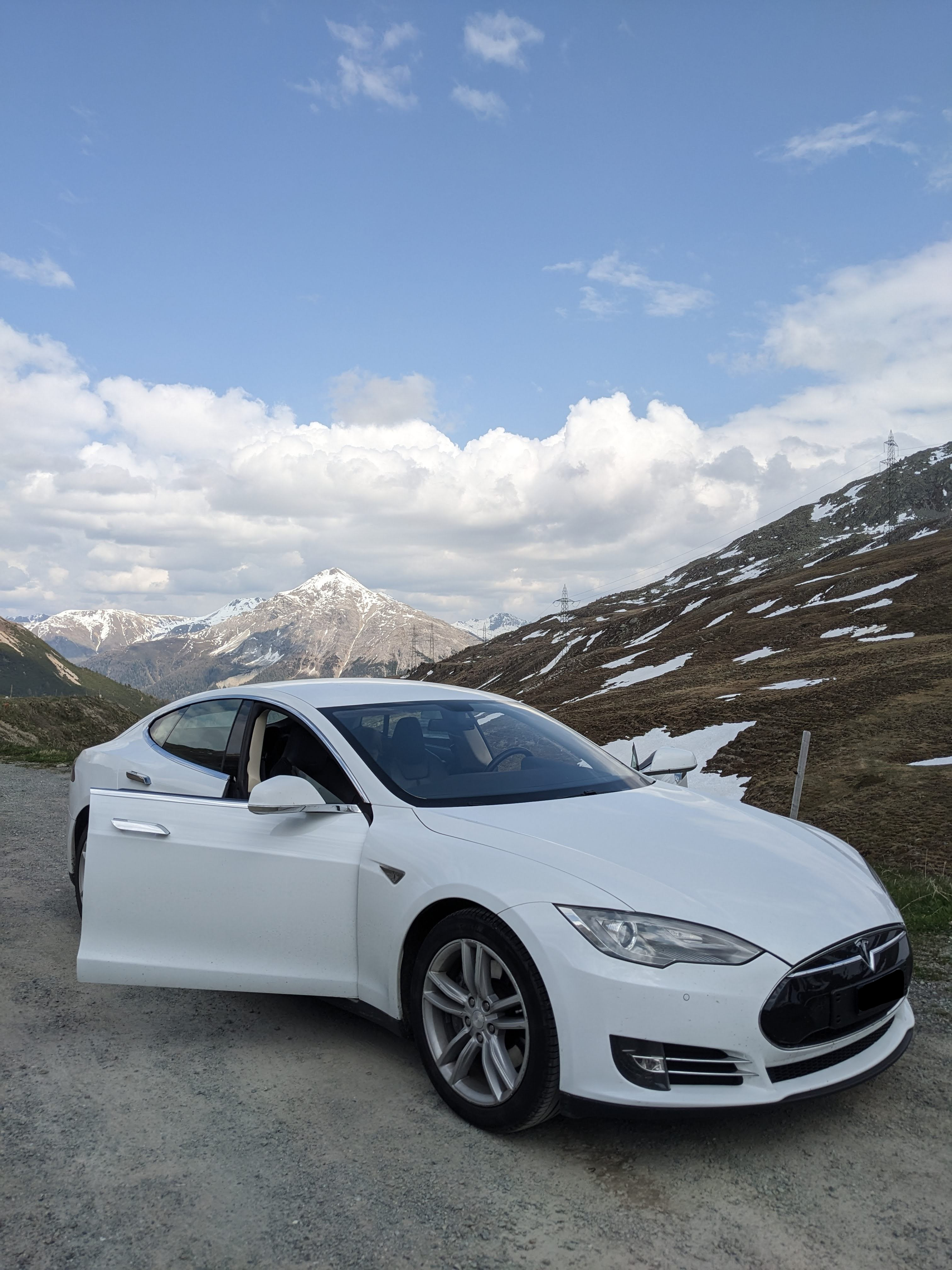 TESLA Model S 85