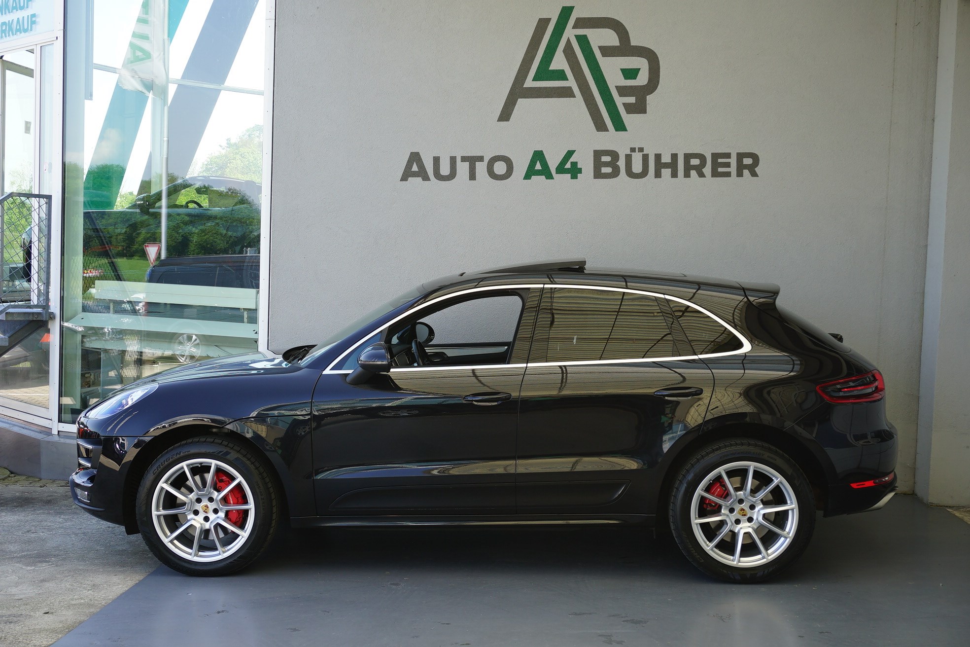 PORSCHE Macan Turbo