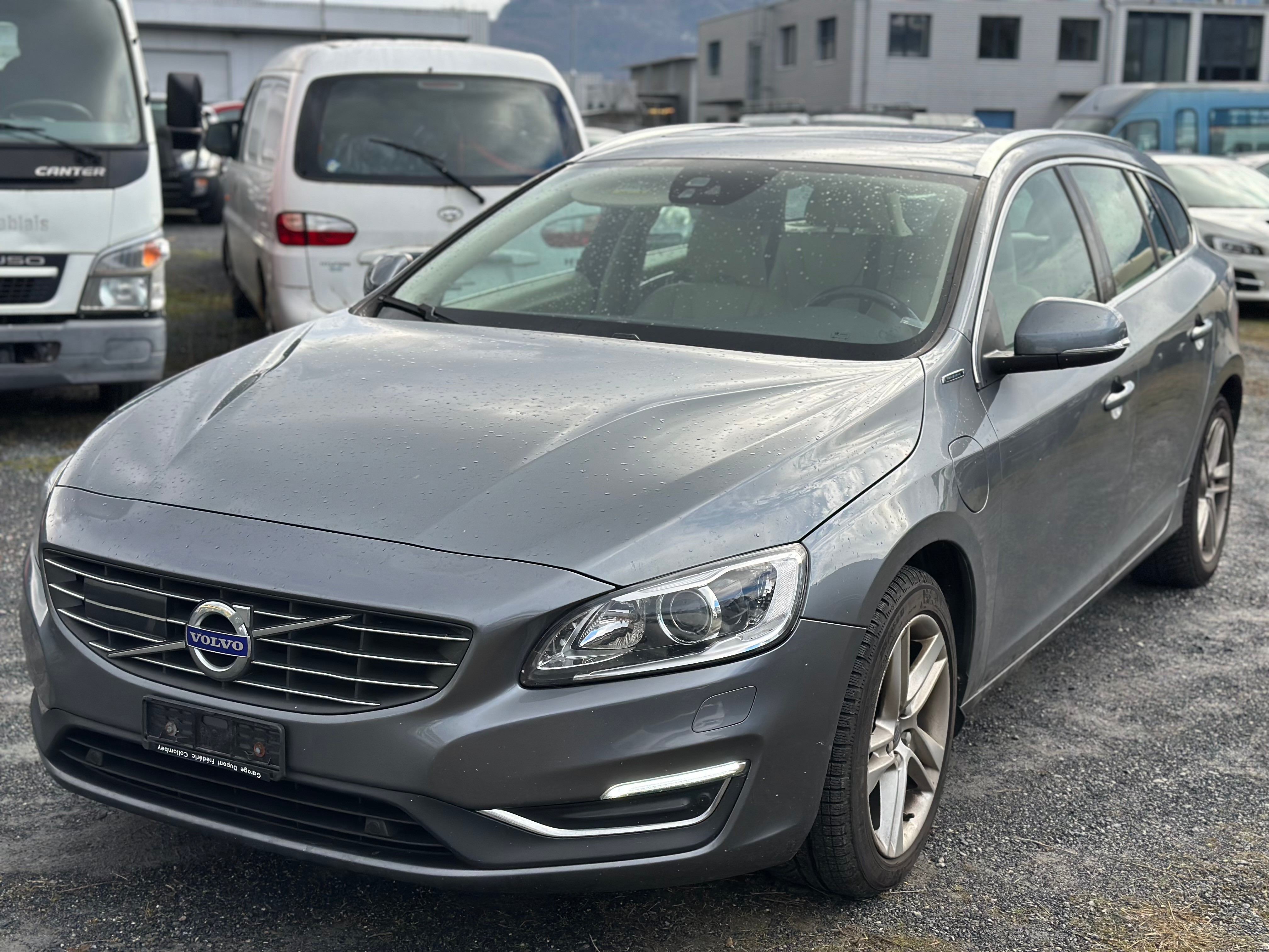 VOLVO V60 D6 AWD Plug-in Hybrid Summum Geartronic