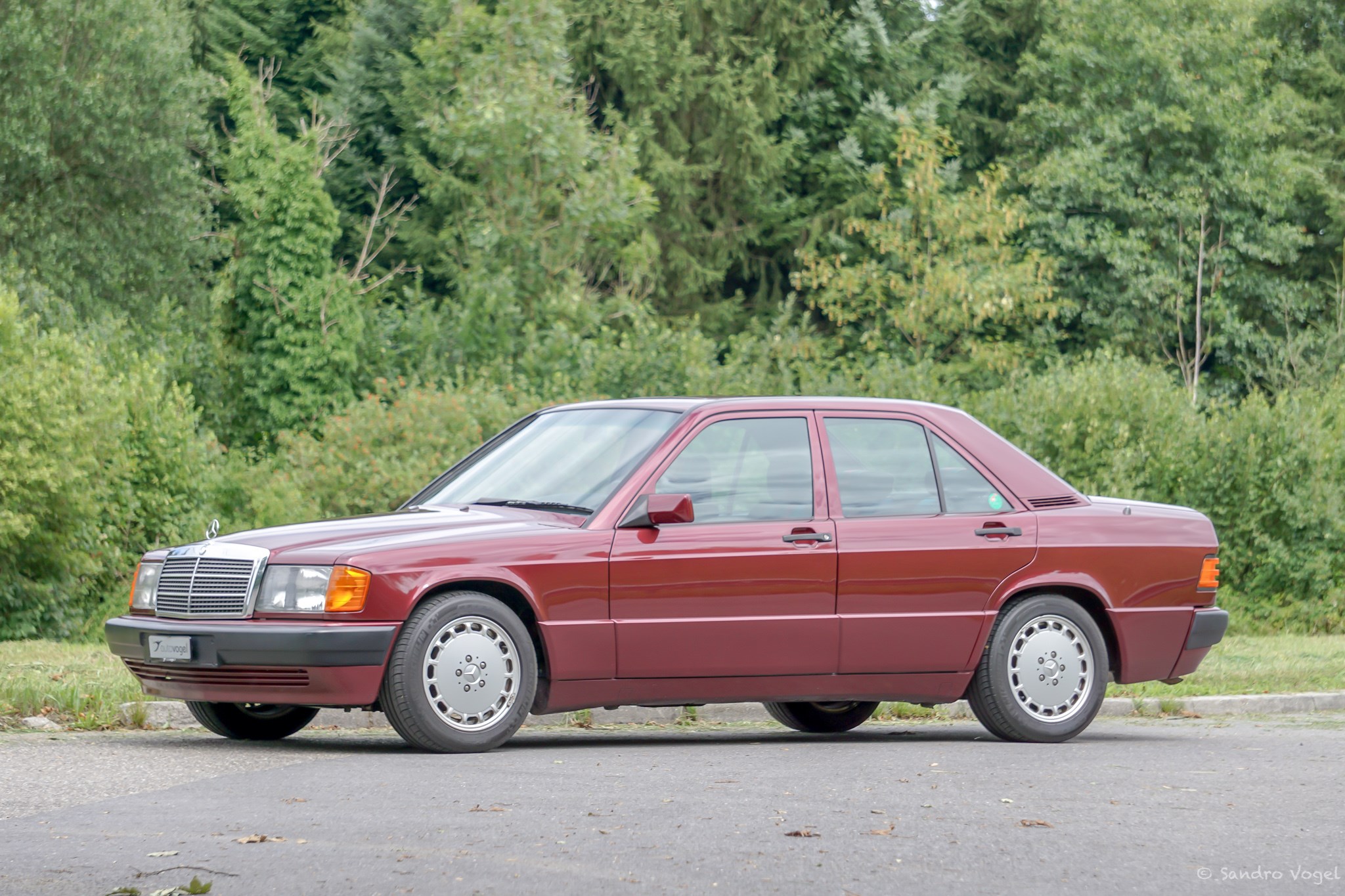 MERCEDES-BENZ 190 E 1.8 Avantgarde rosso Nr. 208/280