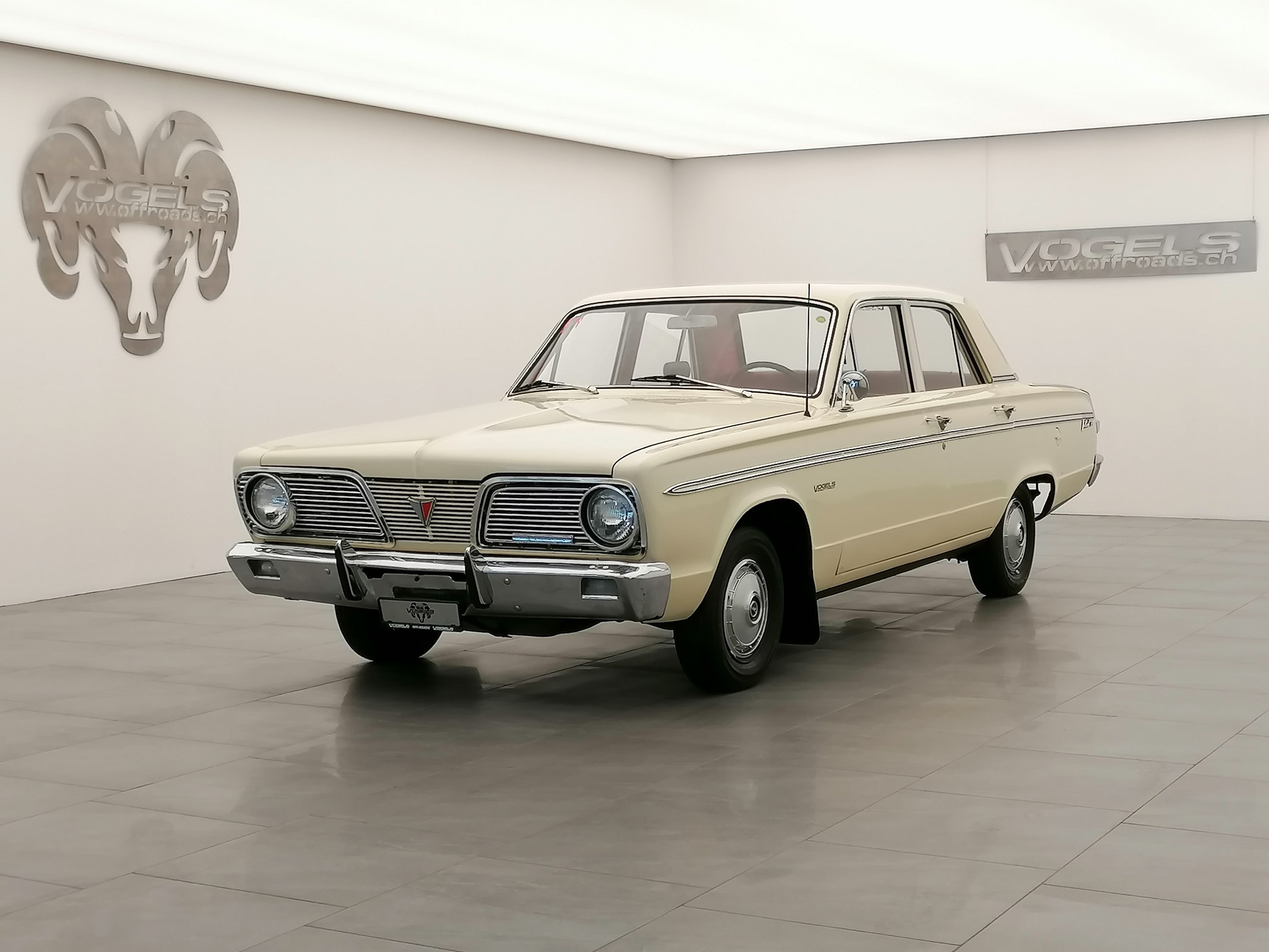 CHRYSLER Valiant 200