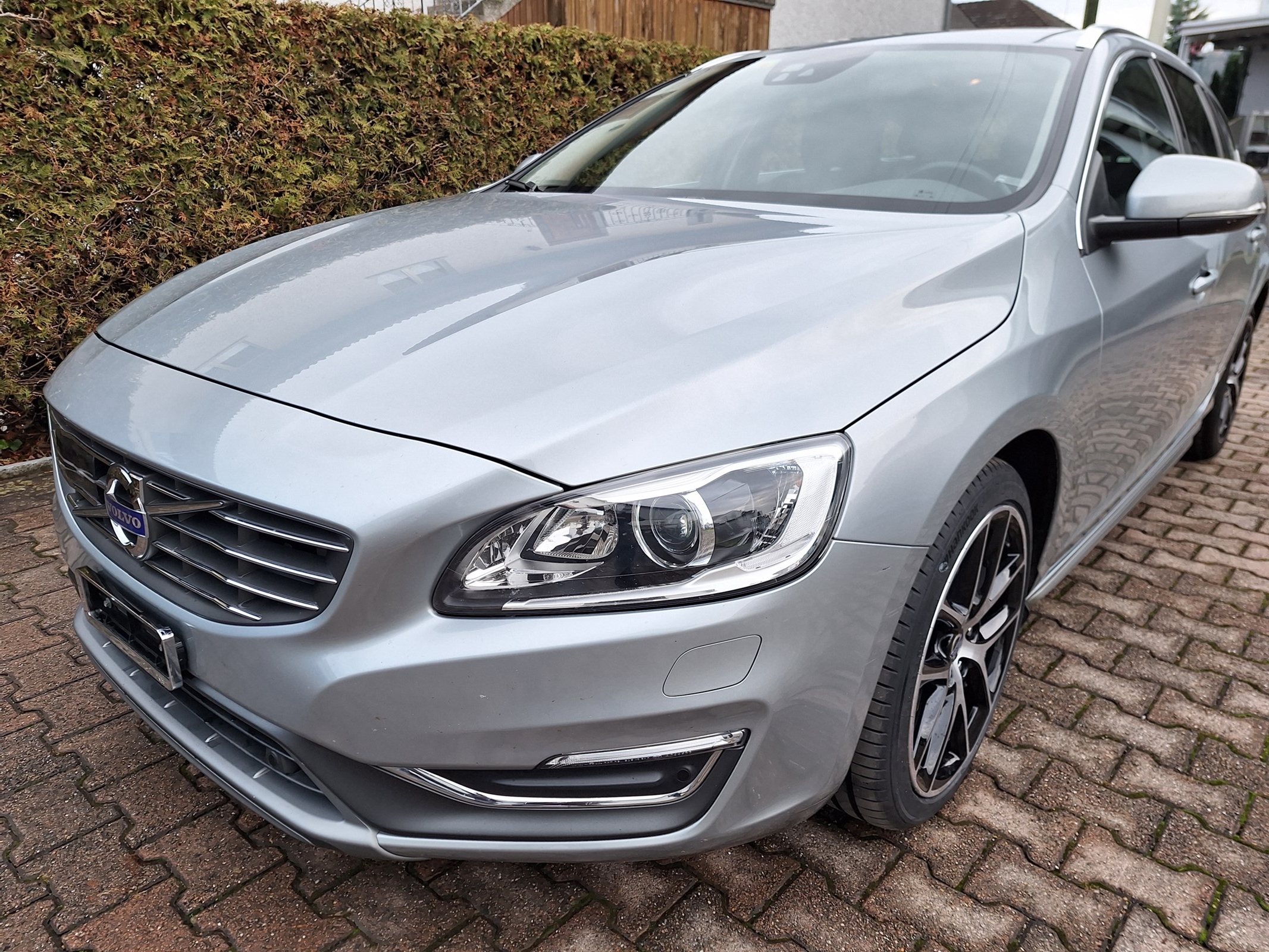 VOLVO V60 D5 AWD Summum Geartronic