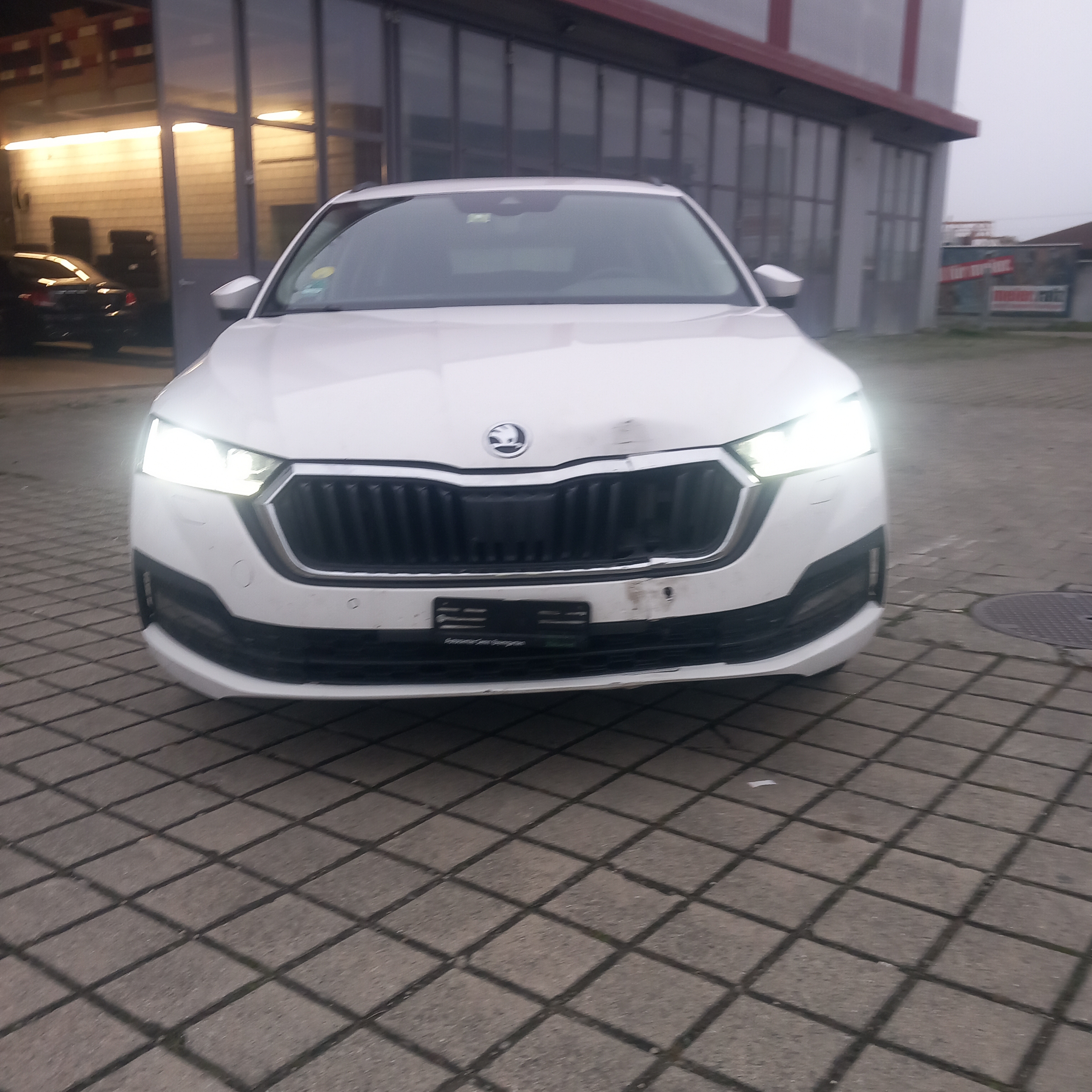 SKODA Octavia Combi 2.0 TDI DSG Ambition