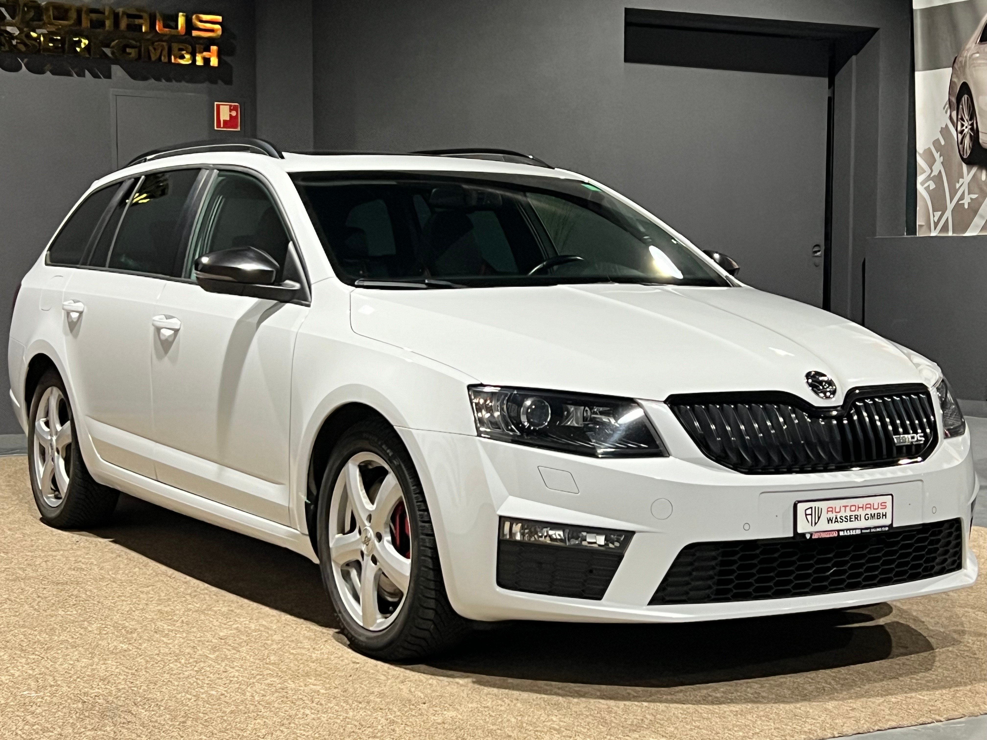 SKODA Octavia Combi 2.0 TSI RS