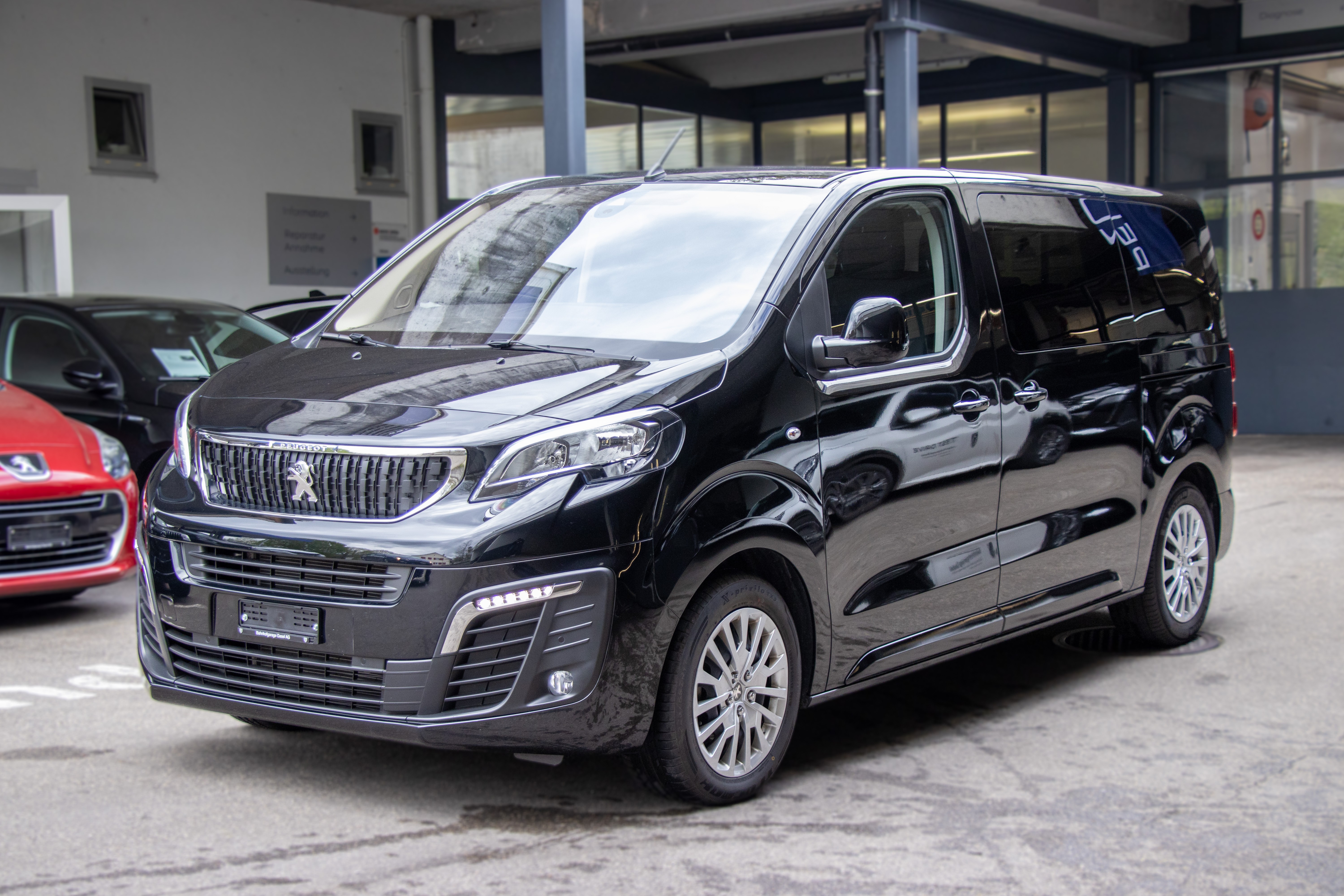 PEUGEOT Traveller 2.0 BlueHDi Business Standard EAT8