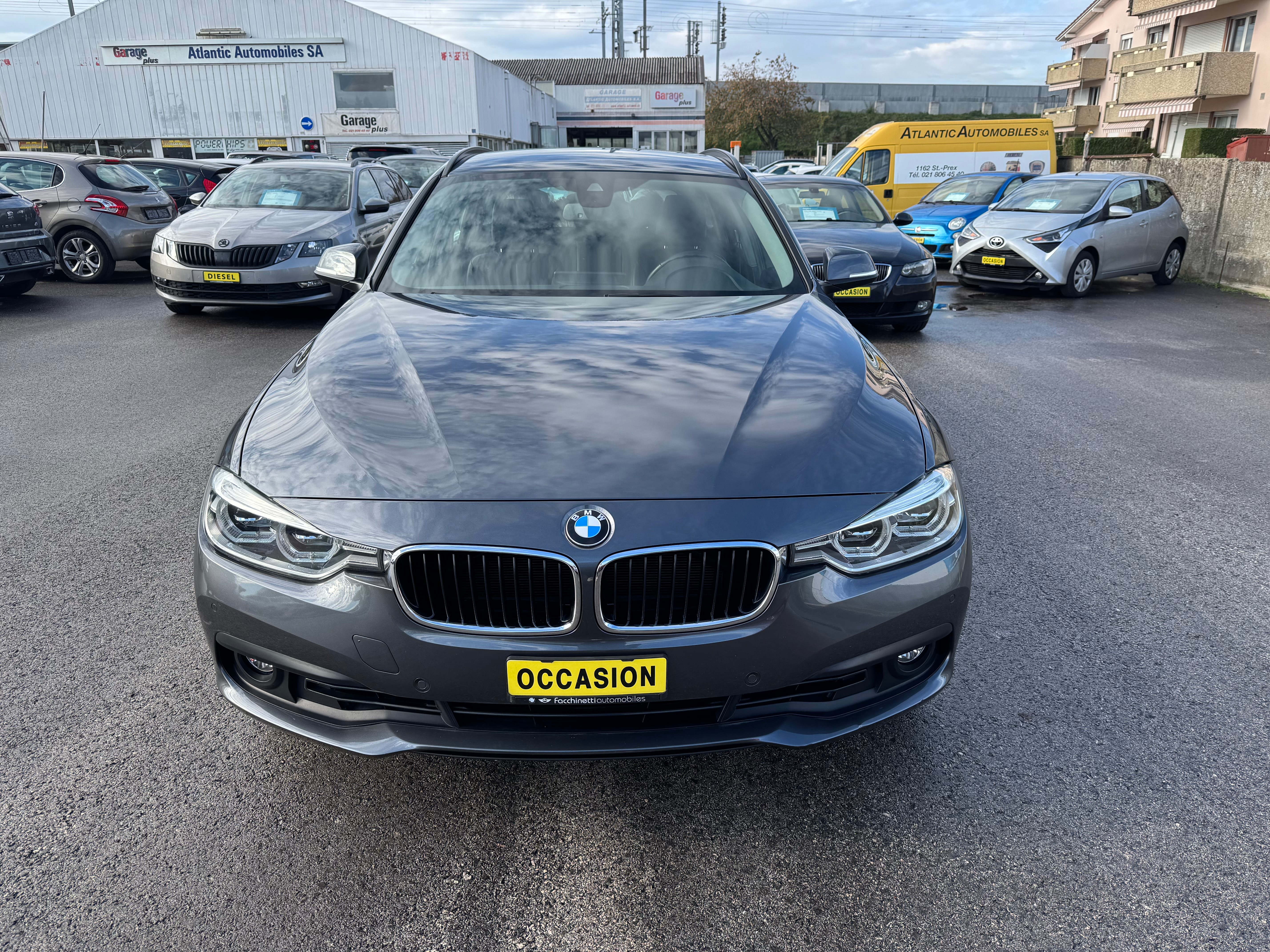 BMW 320i xDrive Touring Luxury Line Steptronic